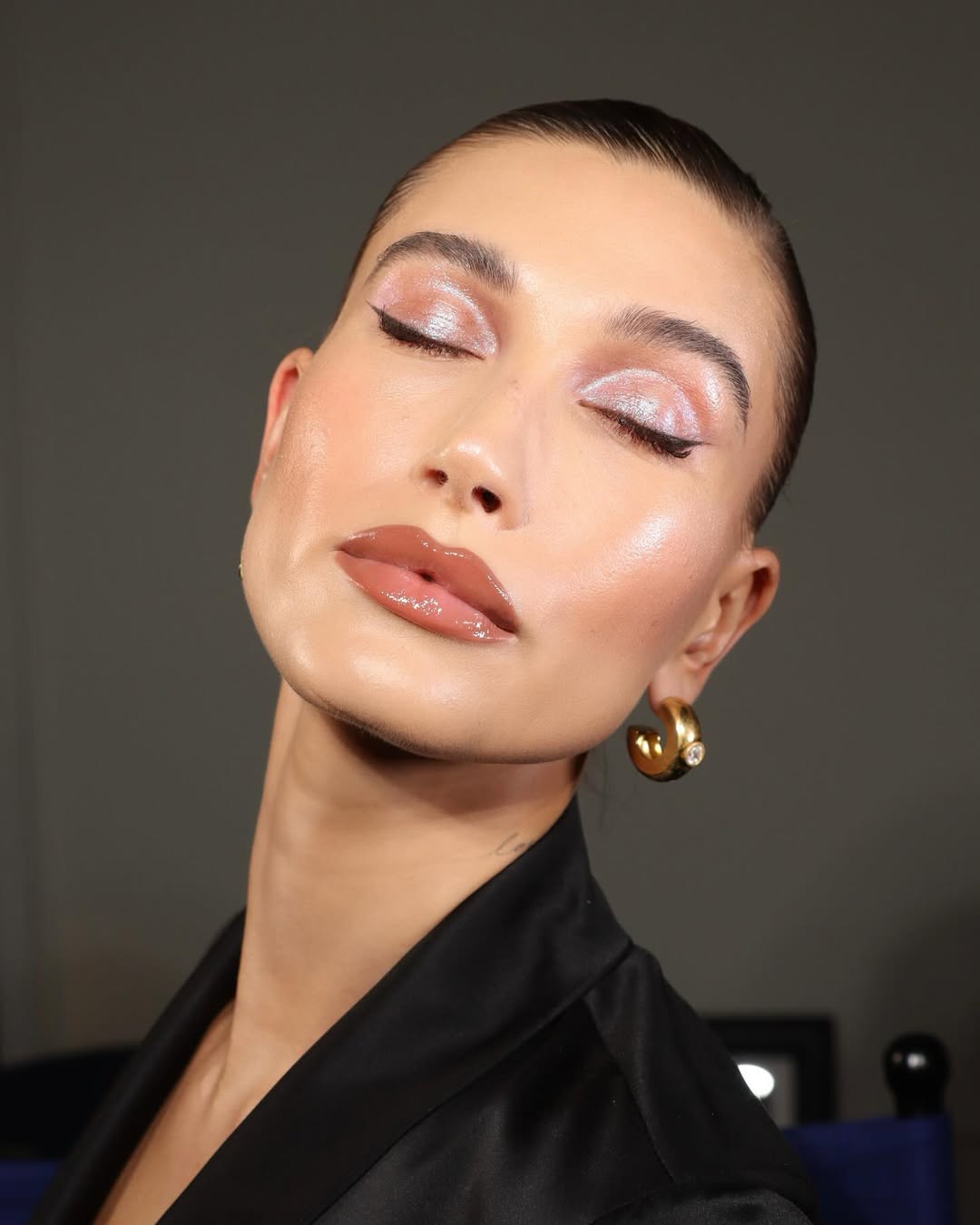 Snapinsta.app 403895861 6904520092927998 1824462832631184539 n 1080 min Da li je ovo najlepši praznični makeup trend? Ledeni makeup ćete želeti da probate!