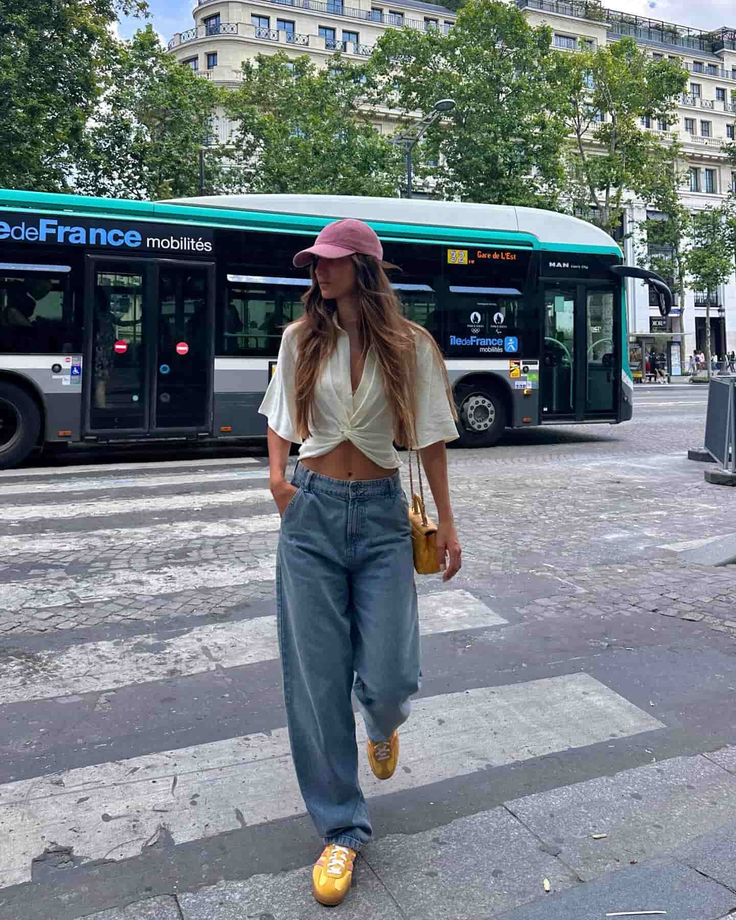 vanessabboud 1719479771 3399565178749114139 47936786 1 min Svaki model farmerki zahteva određenu obuću, a mi vam donosimo savete za njihovo kombinovanje