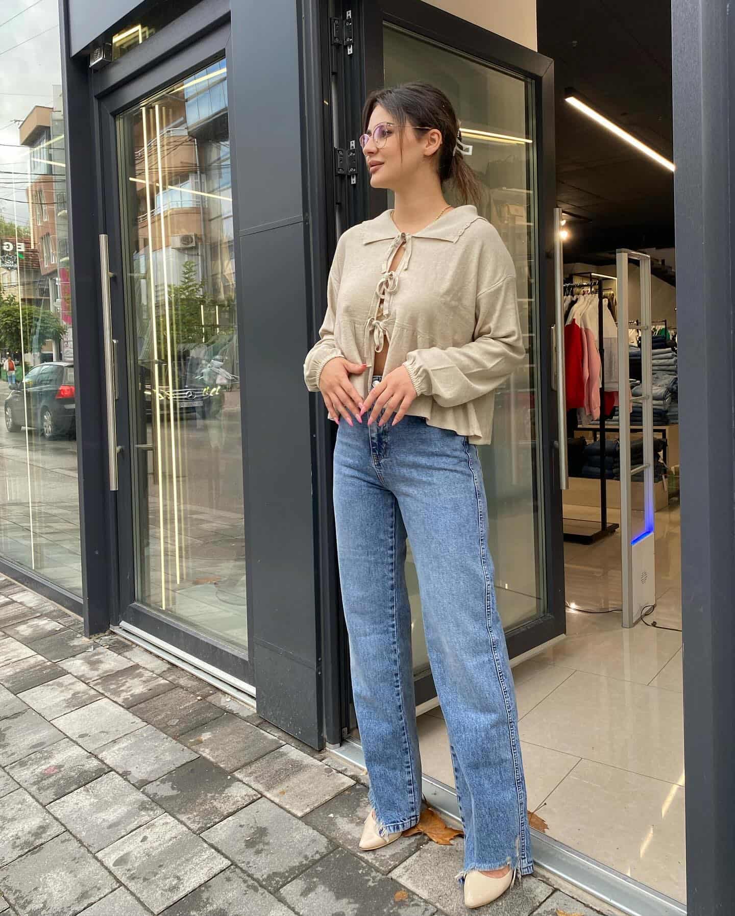 hsm collectionn 1727677260 3468330699759005441 8530051870 min Bootcut džins ili ništa: 10 načina da stilizujete najveći trend farmerki za proleće
