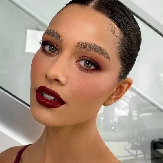 iconika.beautyshop 1733444400 3516497489936746445 54181197088 min Šest uzbudljivih makeup i hairstyle trendova koji će dominirati i nakon NYFW