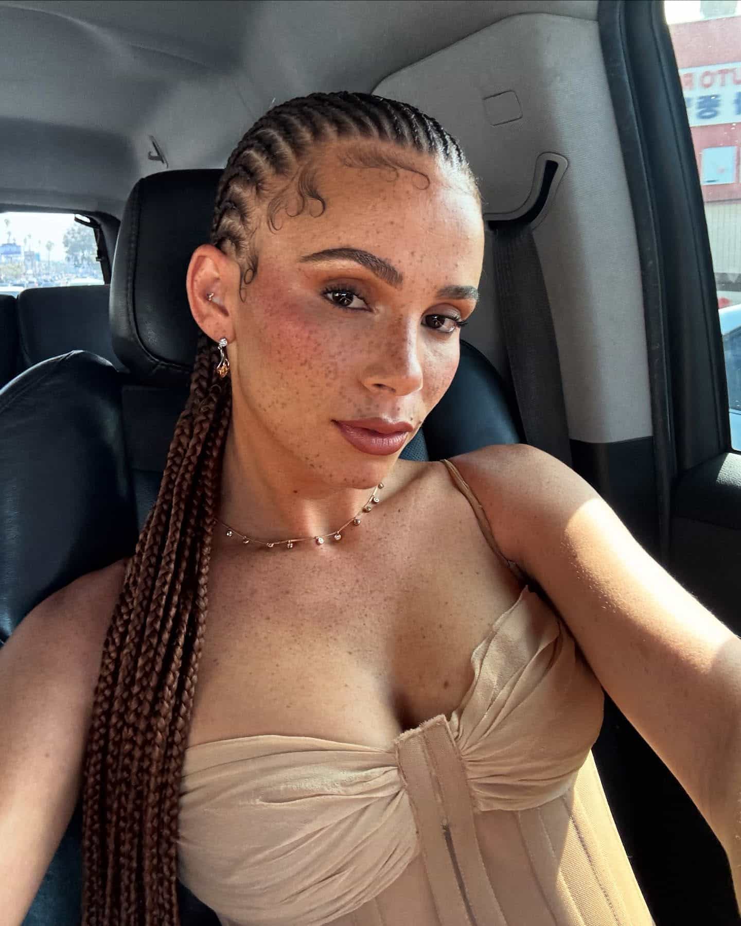 joyjah 1738639573 3560289247345100027 614318733 min Kako stilizovati baby hairs i postići edgy look