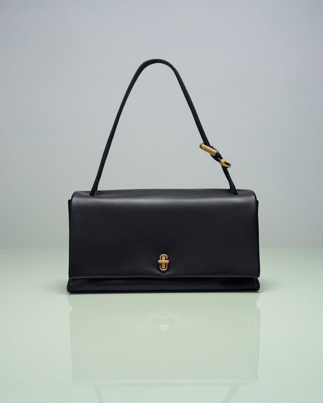  Marc Jacobs ima novu IT torbu, a zaštitno lice je Emily Rataykowski