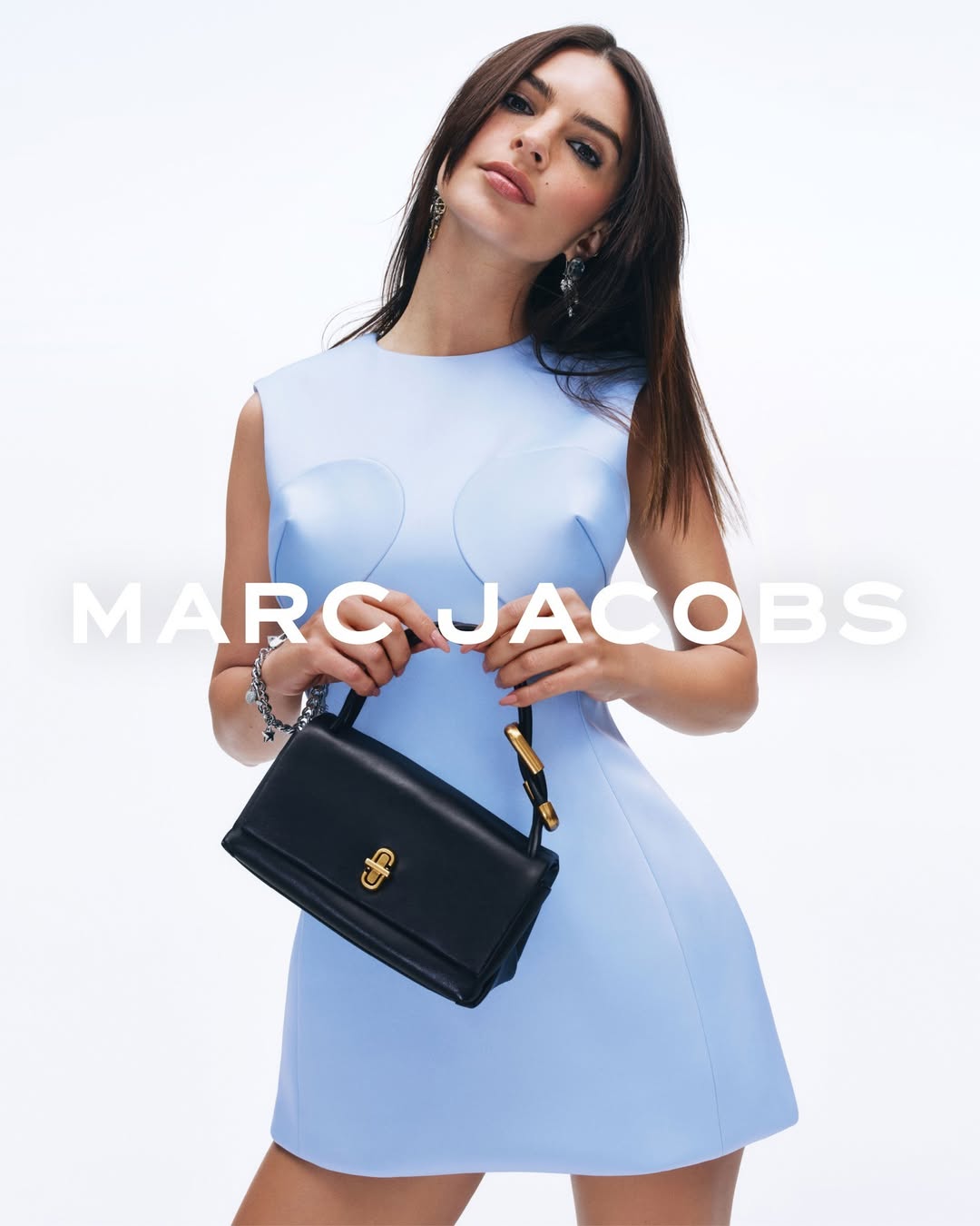 marcjacobs 1739368862 3566406646778275975 1024067 min Marc Jacobs ima novu IT torbu, a zaštitno lice je Emily Rataykowski