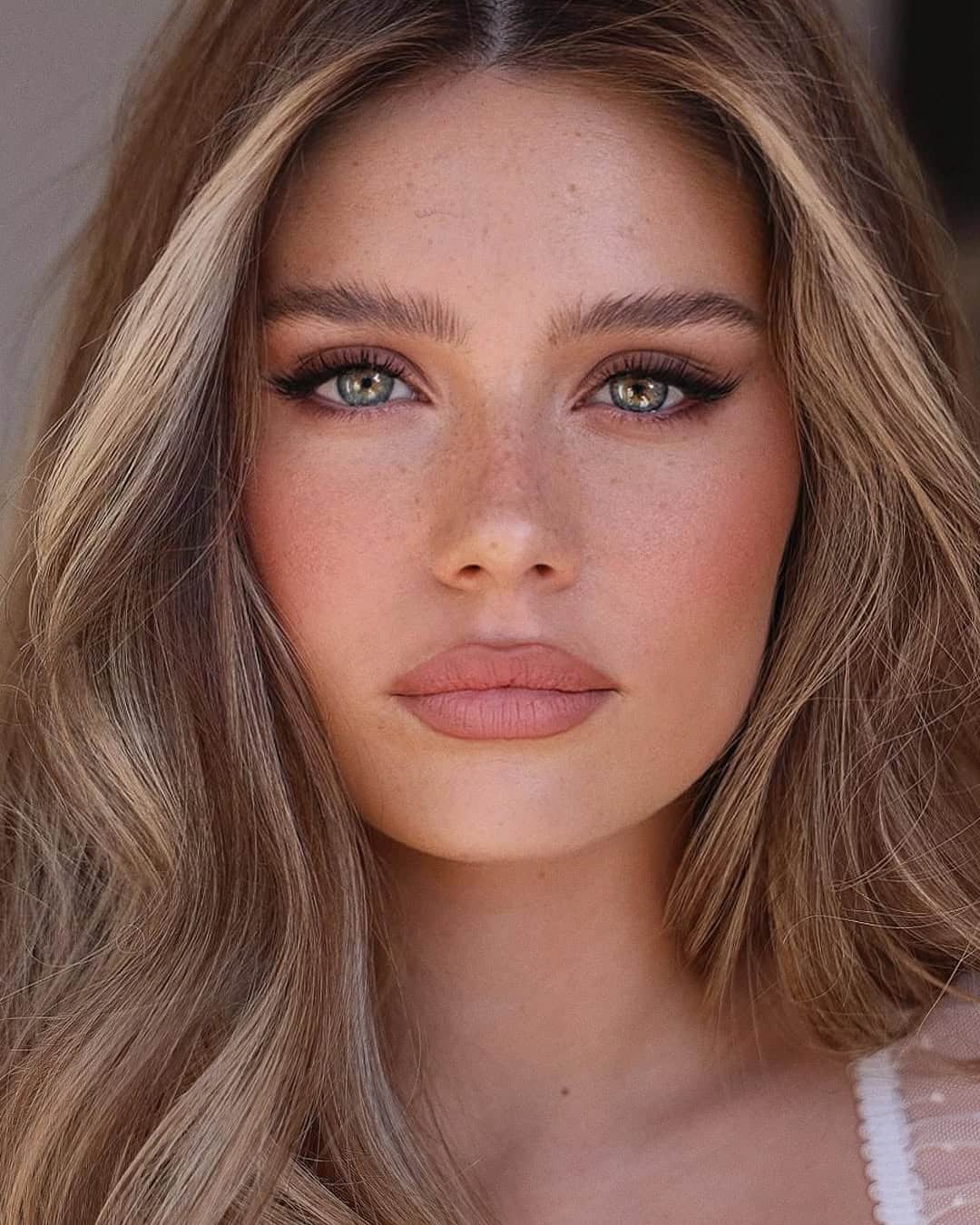 Snapinst.app 327770019 697516828721673 7138079072964923921 n 1080 min Model off duty makeup look je viralan   evo kako da ga rekreirate