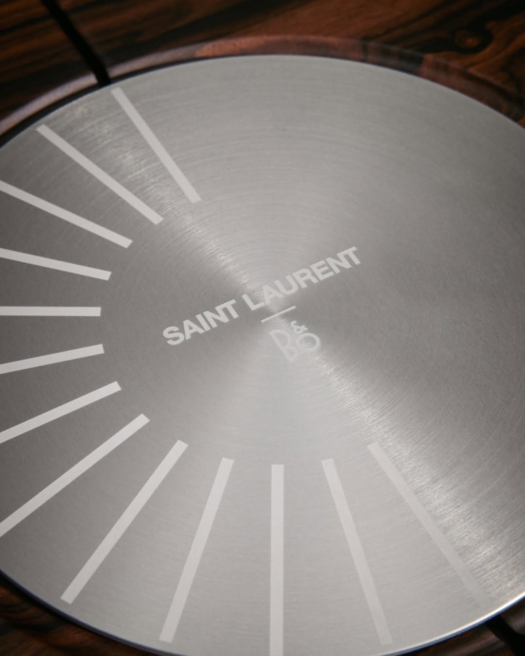 Snapinst.app 482878466 18499383775007474 3170355800150034276 n 1080 min Saint Laurent i Bang & Olufsen je kolaboracija koja će oduševiti sve nostalgičare