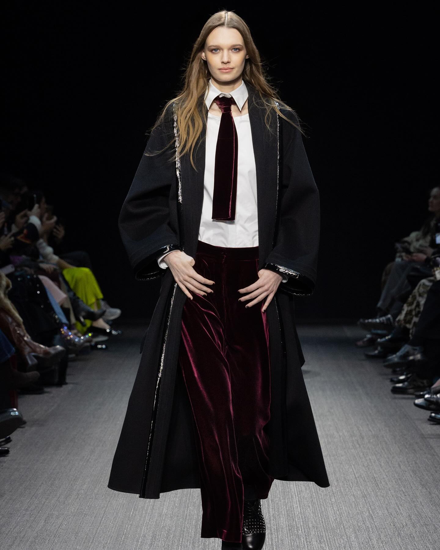 aeworld mag 1740742161 3577927029735219050 1031781589 min Prada, Blumarine, Armani: Ove tri revije su privukle pažnju na Milanskoj nedelji mode 2025