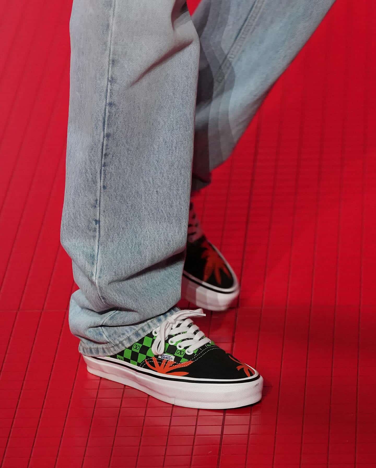 complexstyle 1741571595 3584884830266444570 1131348283 min Valentino i Vans kolaboracija predstavljena na Nedelji mode u Parizu
