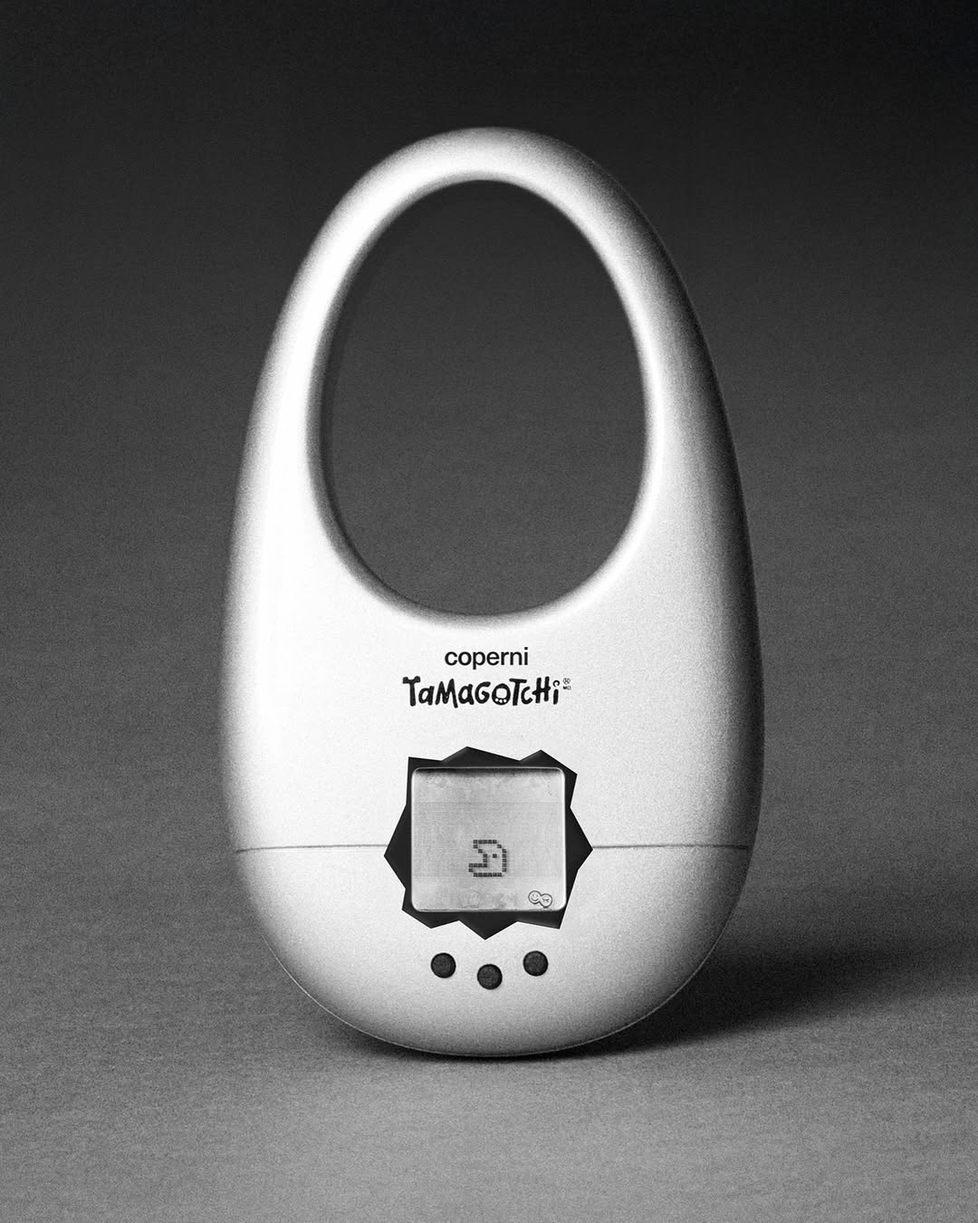  Da li se sećate Tamagotchija? Sada je deo Coperni torbe predstavljene u kolekciji FW25