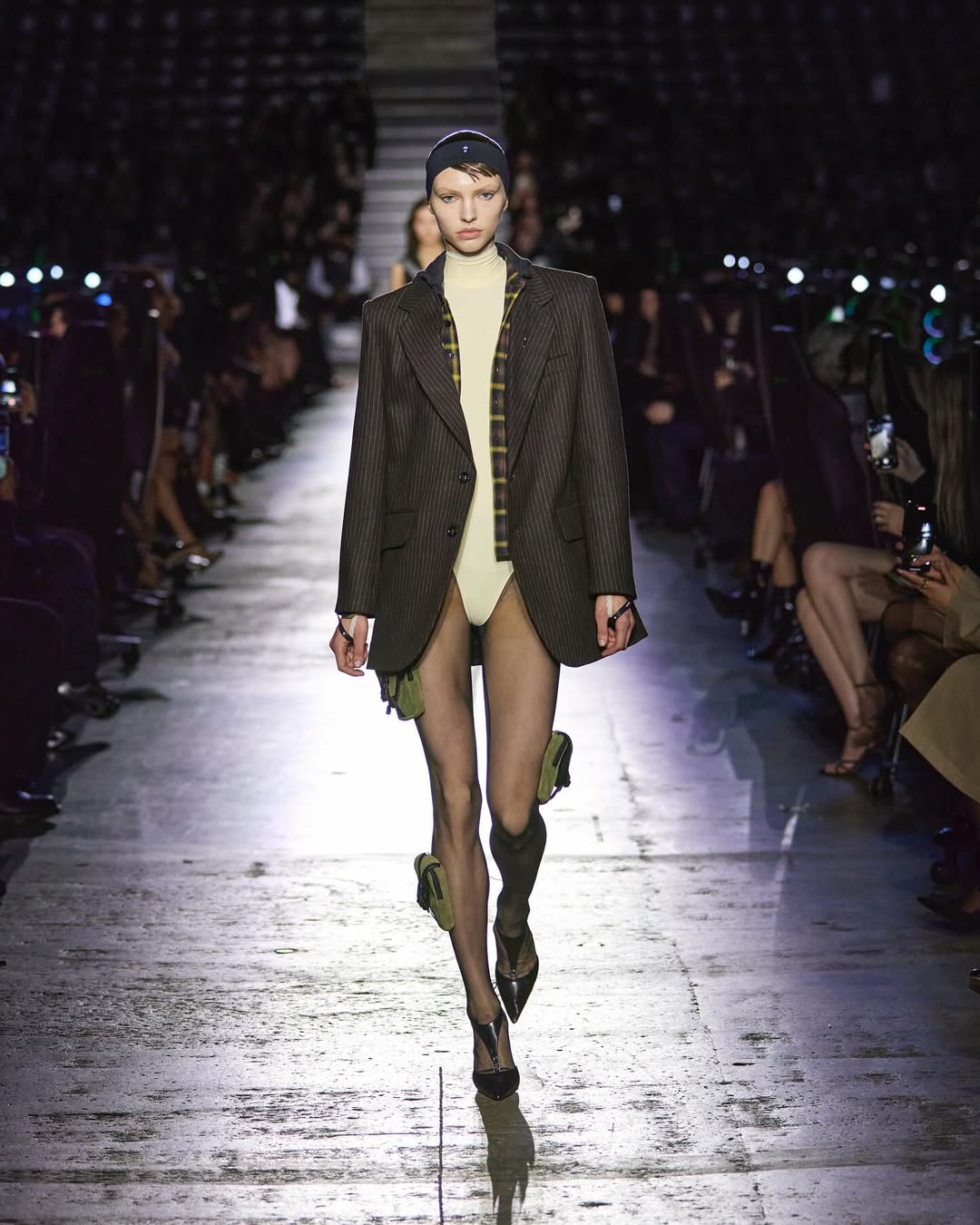  Da li se sećate Tamagotchija? Sada je deo Coperni torbe predstavljene u kolekciji FW25