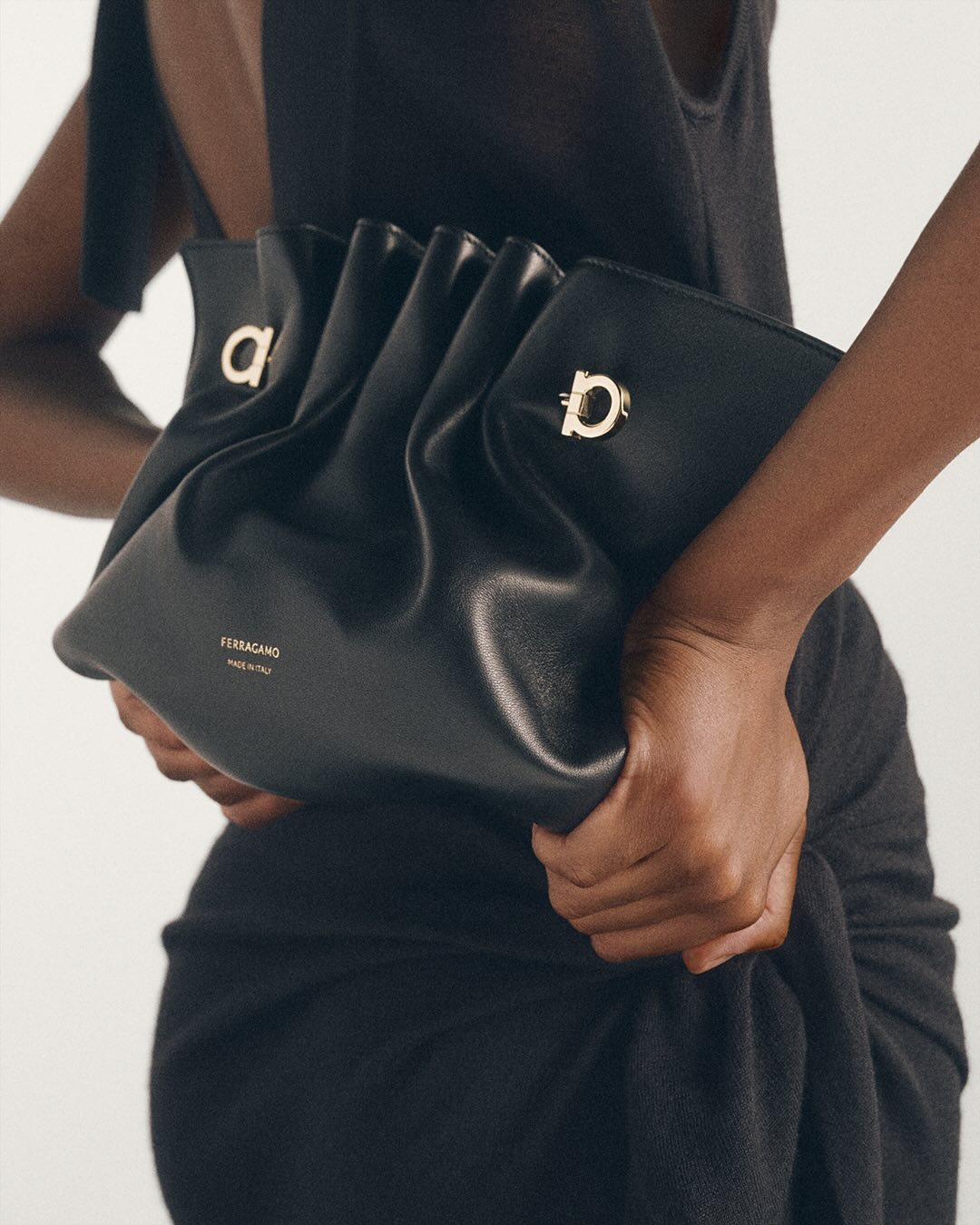 ferragamo 1741626000 3585329065410952016 24968299 min 1 Ferragamo predstavlja Soft Bag za proleće/leto 2025, a mi je dodajemo na našu listu želja