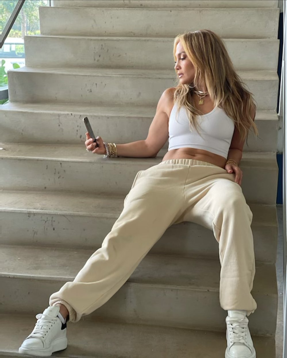 jlo 1618081339 2548973484099513173 305701719 1 min Šta da nosite na pilates ako posle toga idete u grad   po uzoru na poznate ličnosti