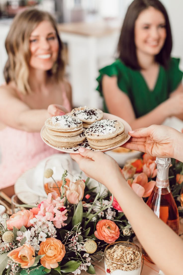 Rose Inspired Filled Spring Brunch  Uskršnji brunch: Imamo ideje za posne slatke zalogaje