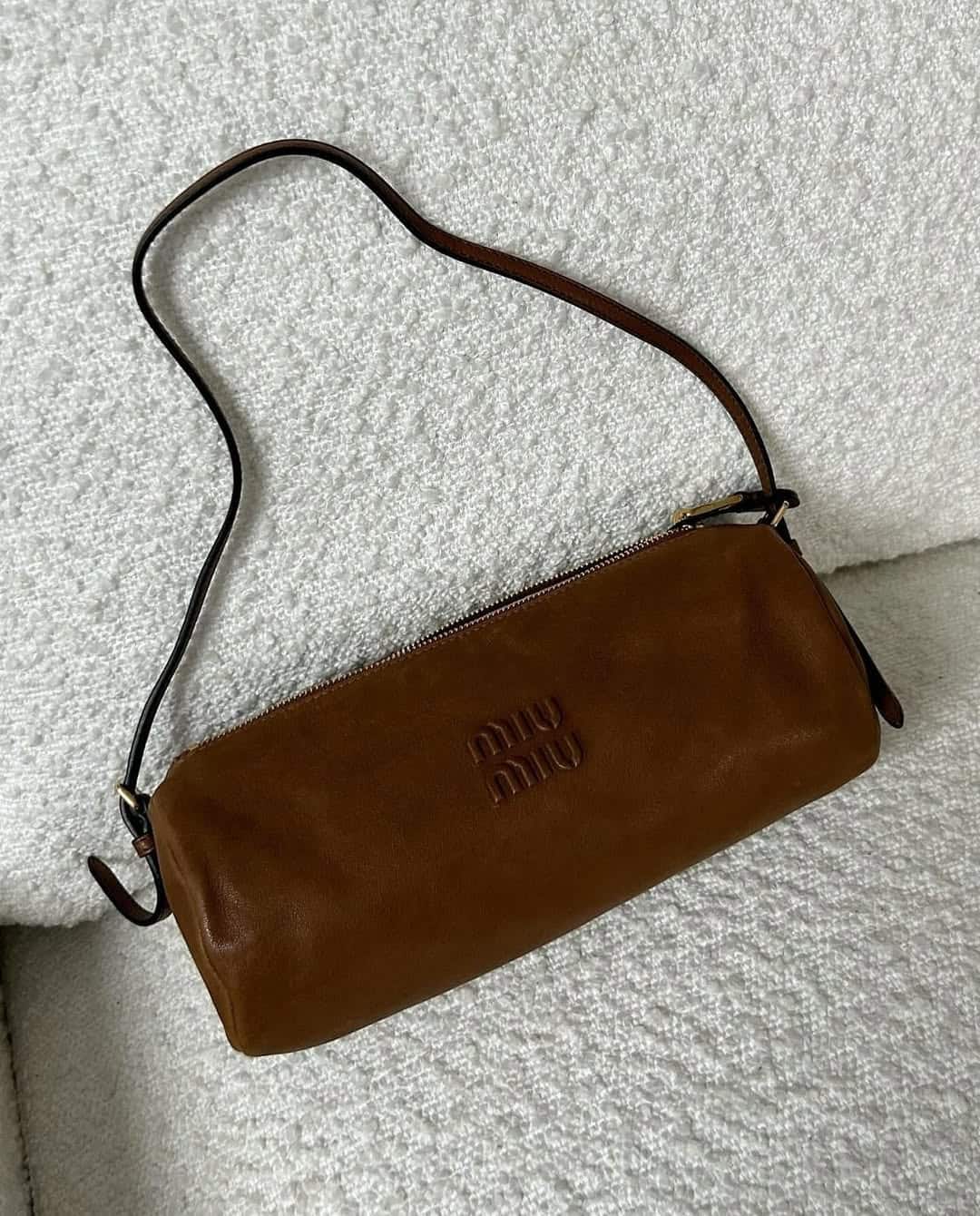 Ultimativna TOP 10 lista najpopularnijih modnih komada u 2025. godini SnapInsta.to 464989959 1950012365404276 5213454620133976000 n min Ultimativna TOP 10 lista najpopularnijih modnih komada u 2025. godini