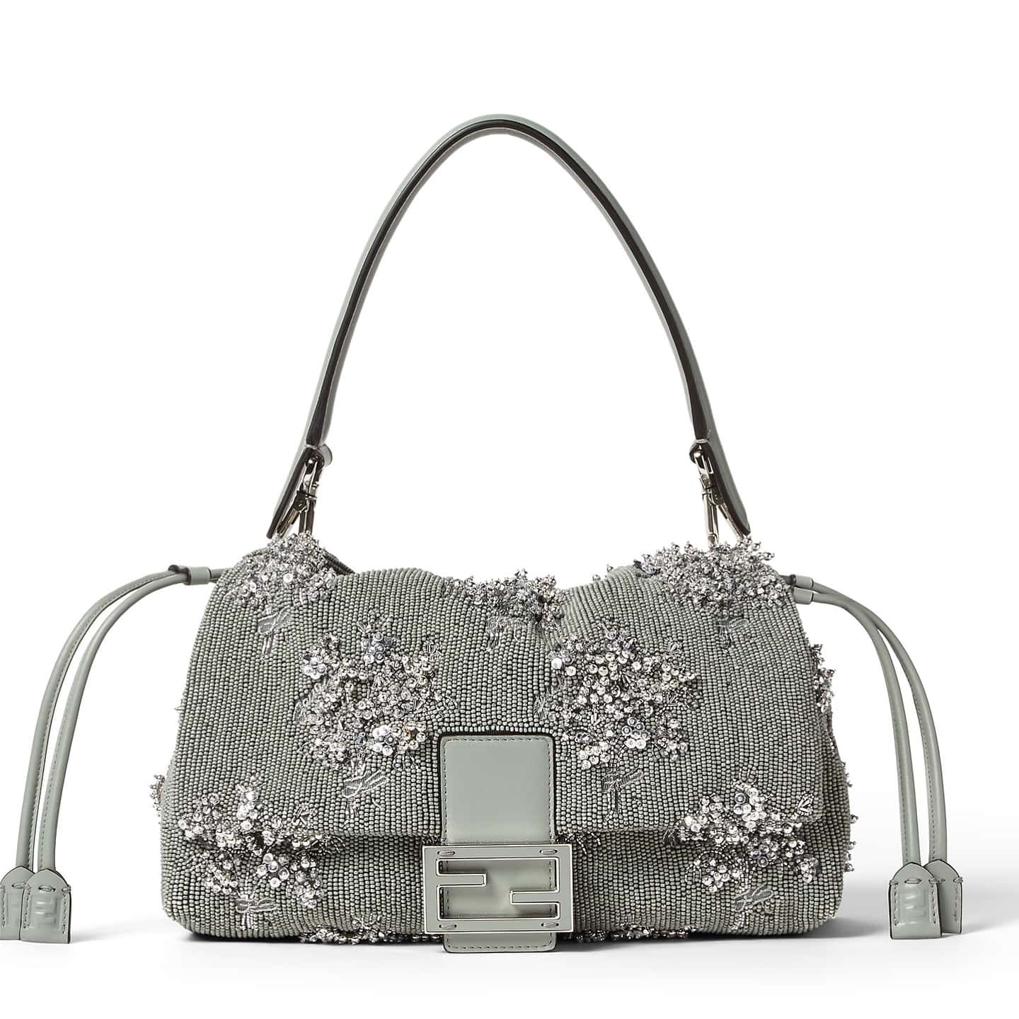 Fendi Mamma Baguette: Ikonični aksesoar ima novo izdanje posvećeno ženskoj snazi glamouria 1739208557 3565062234376091493 9331967 min Fendi Mamma Baguette: Ikonični aksesoar ima novo izdanje posvećeno ženskoj snazi