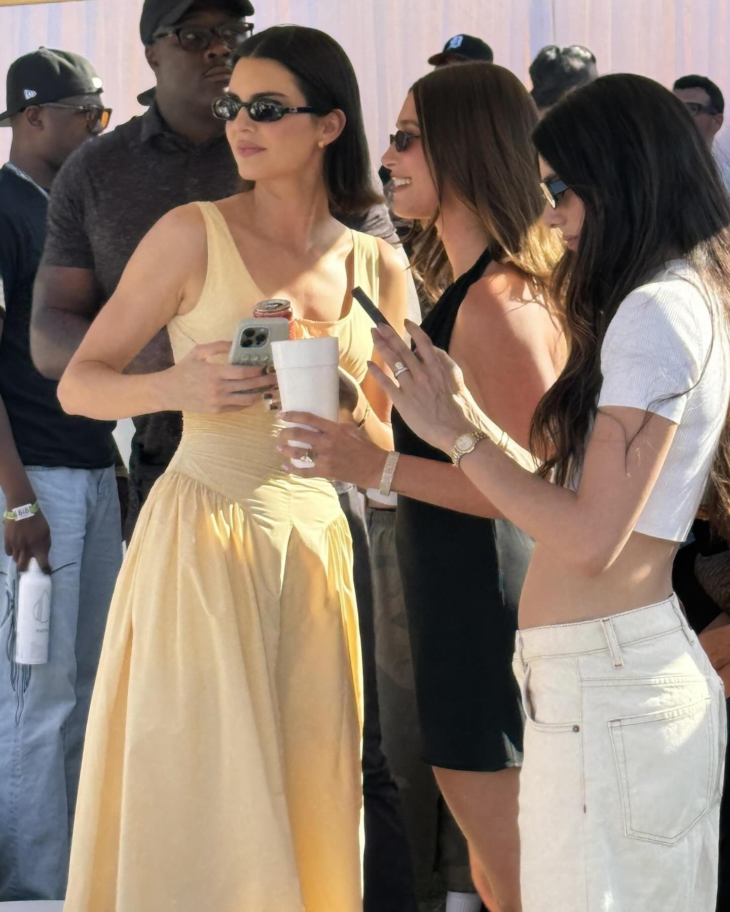 justjared 1744492862 3609390196829348908 193255319 1 min Coachella 2025 je počela, a ovo su (do sada) najbolji autfiti