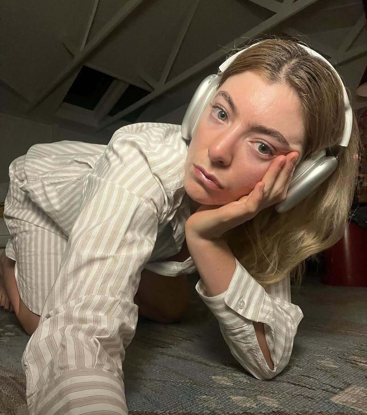 lorde.season 1702844464 3260018105945667853 52880608397 min Lorde zaintrigirala fanove novim TikTok snimkom, a evo šta nagoveštava