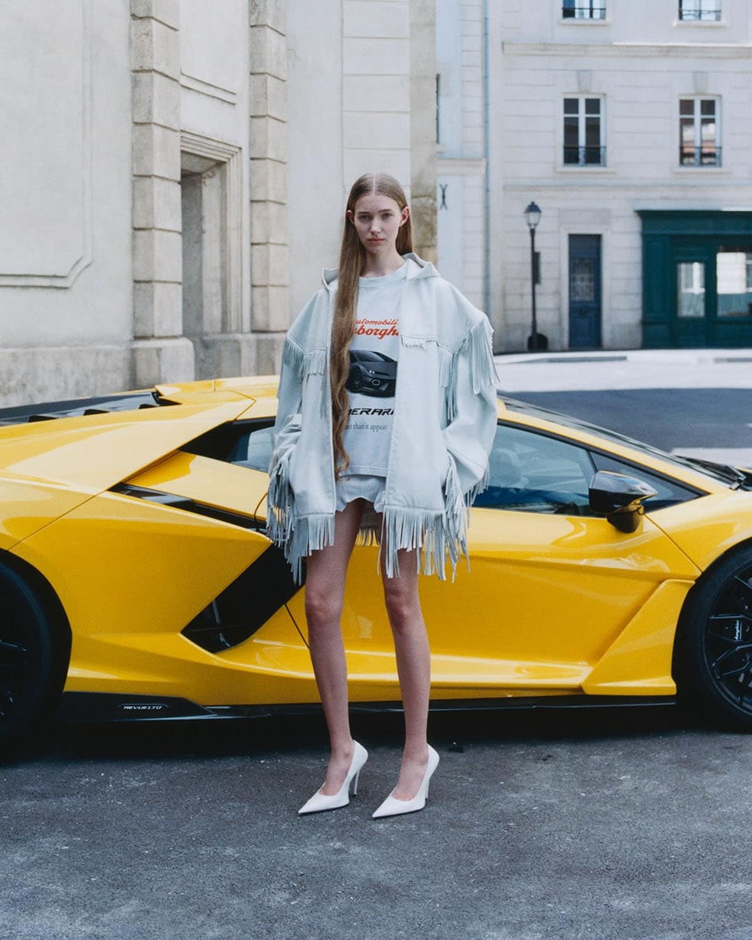 demnagram 1747838489 3637455344171587513 6421991668 1 min Balenciaga i Lamborghini predstavljaju kolekciju koja vozi 300 na sat   a mi smo opsednuti