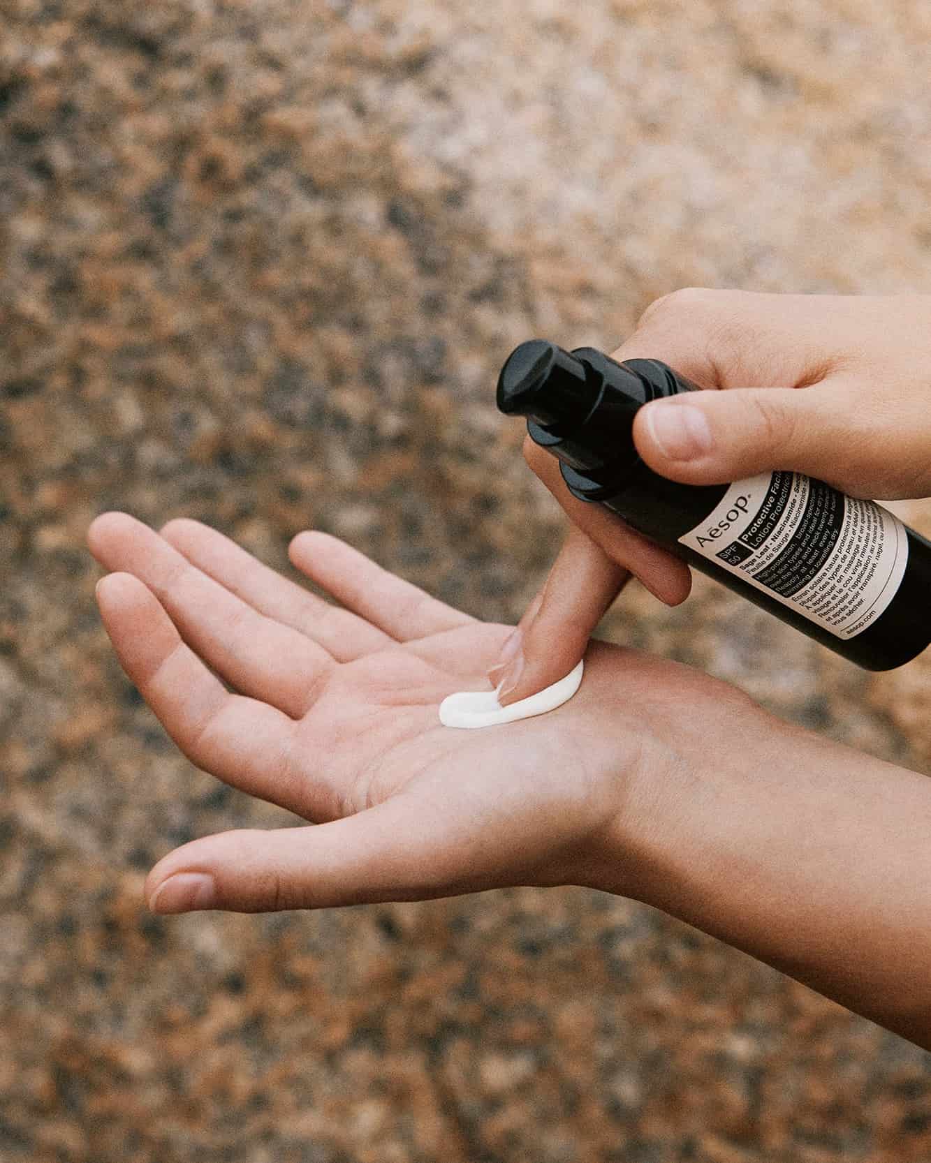 Aesop ima novi losion za sunčanje koji će biti vaš omiljeni mirisni ritual plughk 1716170433 3371804438279542025 361046083 min Aesop ima novi losion za sunčanje koji će biti vaš omiljeni mirisni ritual