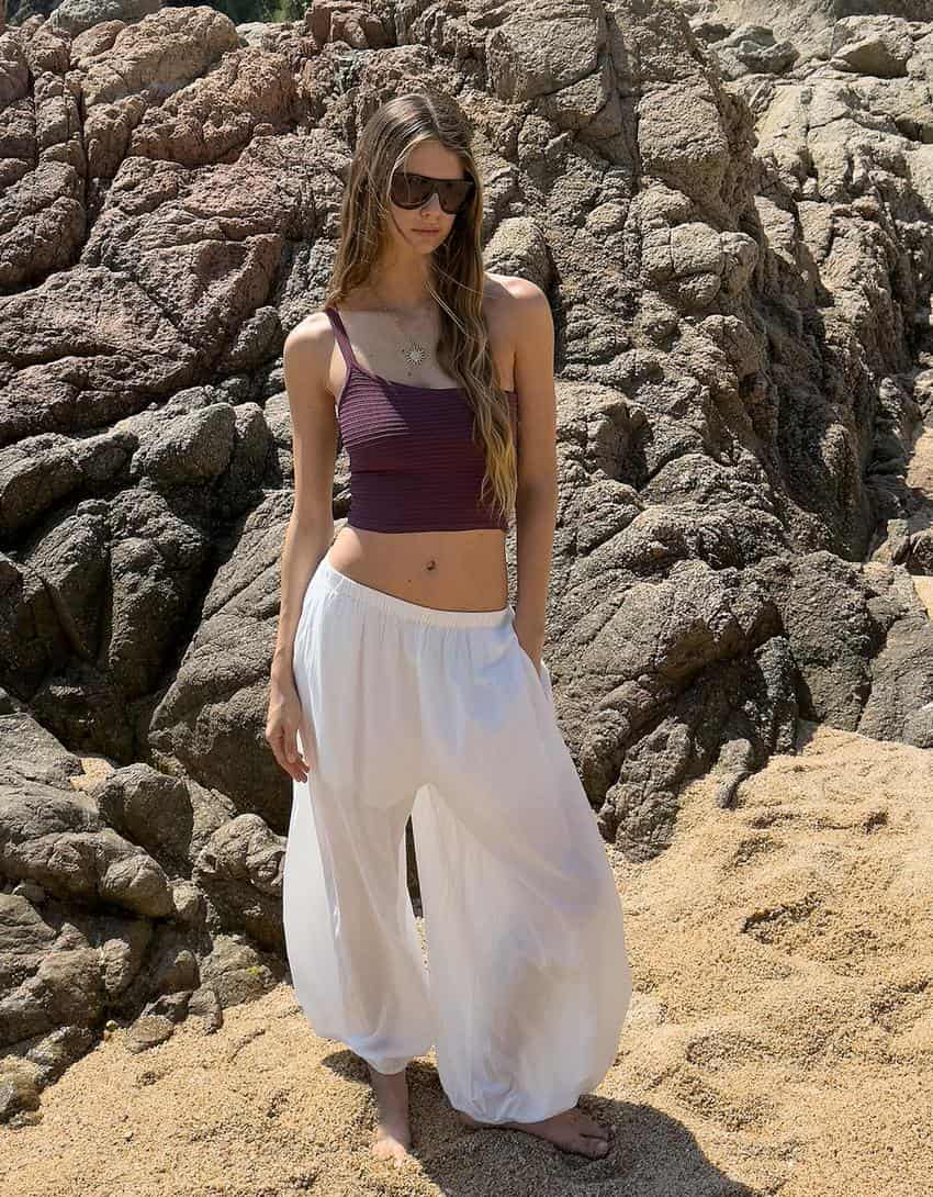 00125207250 p min Chloe, Loewe i Alaia su razlog zašto ovog leta nosimo harem pantalone