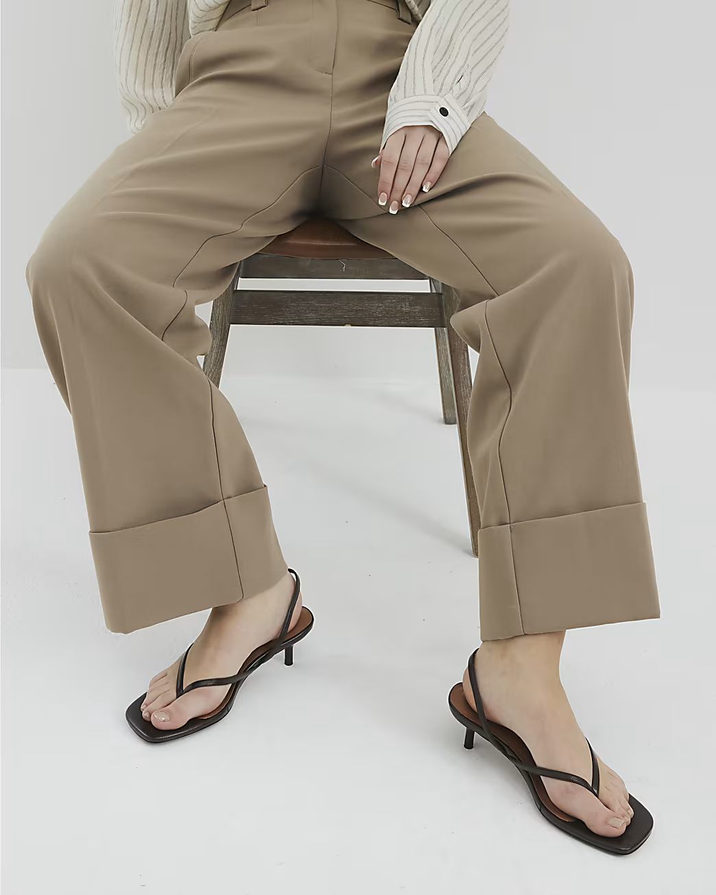 917407 main 1 Donosimo 7 načina da nosite japanke sa štiklom koje su trend sa modnih pista