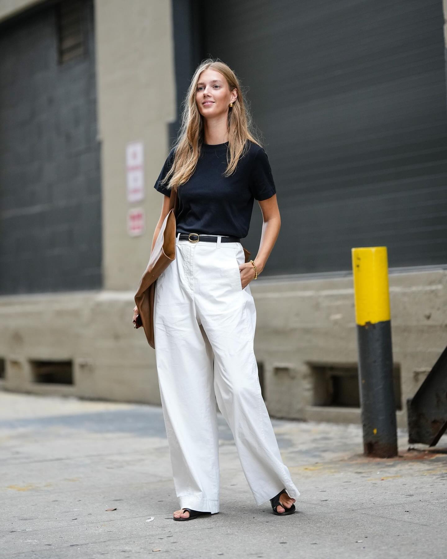 972fashion 1743505802 3601110134006901235 8373392414 Donosimo 7 načina da nosite japanke sa štiklom koje su trend sa modnih pista