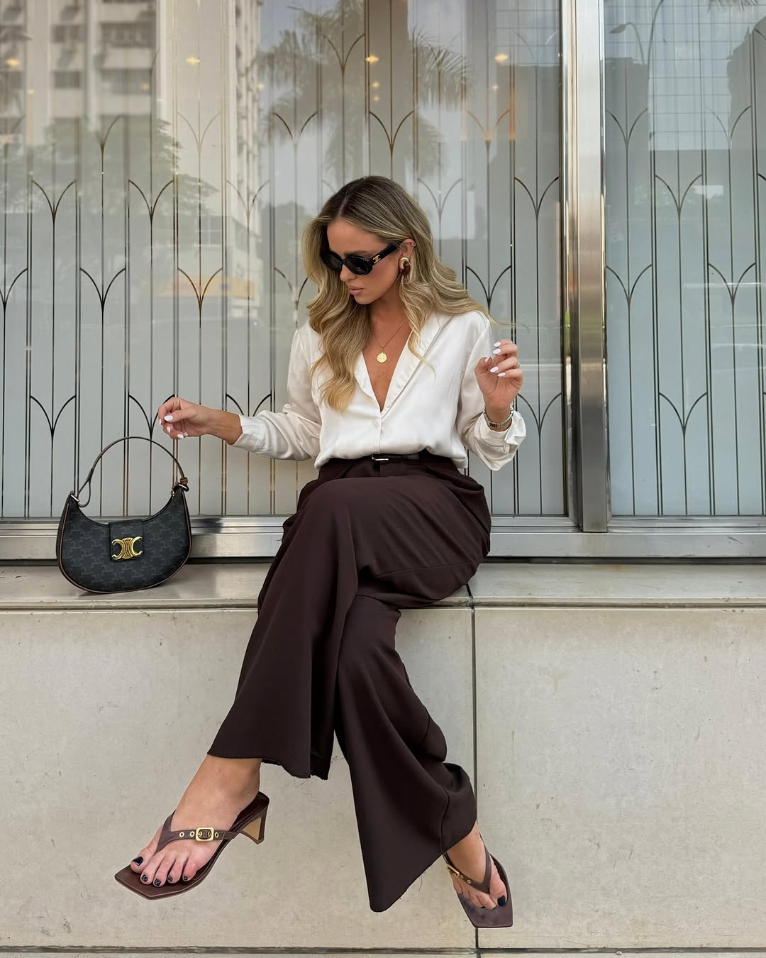 SnapInsta.to 476142633 18483090754025712 644231824801036023 n Donosimo 7 načina da nosite japanke sa štiklom koje su trend sa modnih pista