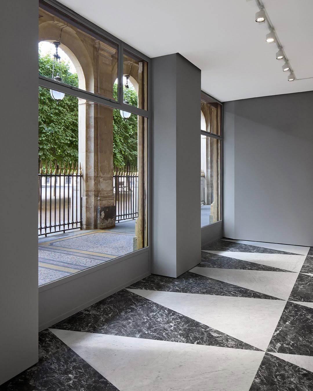 SnapInsta.to 508646312 18513442750024331 5301830613437620446 n Acne Studios otvara svoj prvi stalni galerijski prostor u Parizu