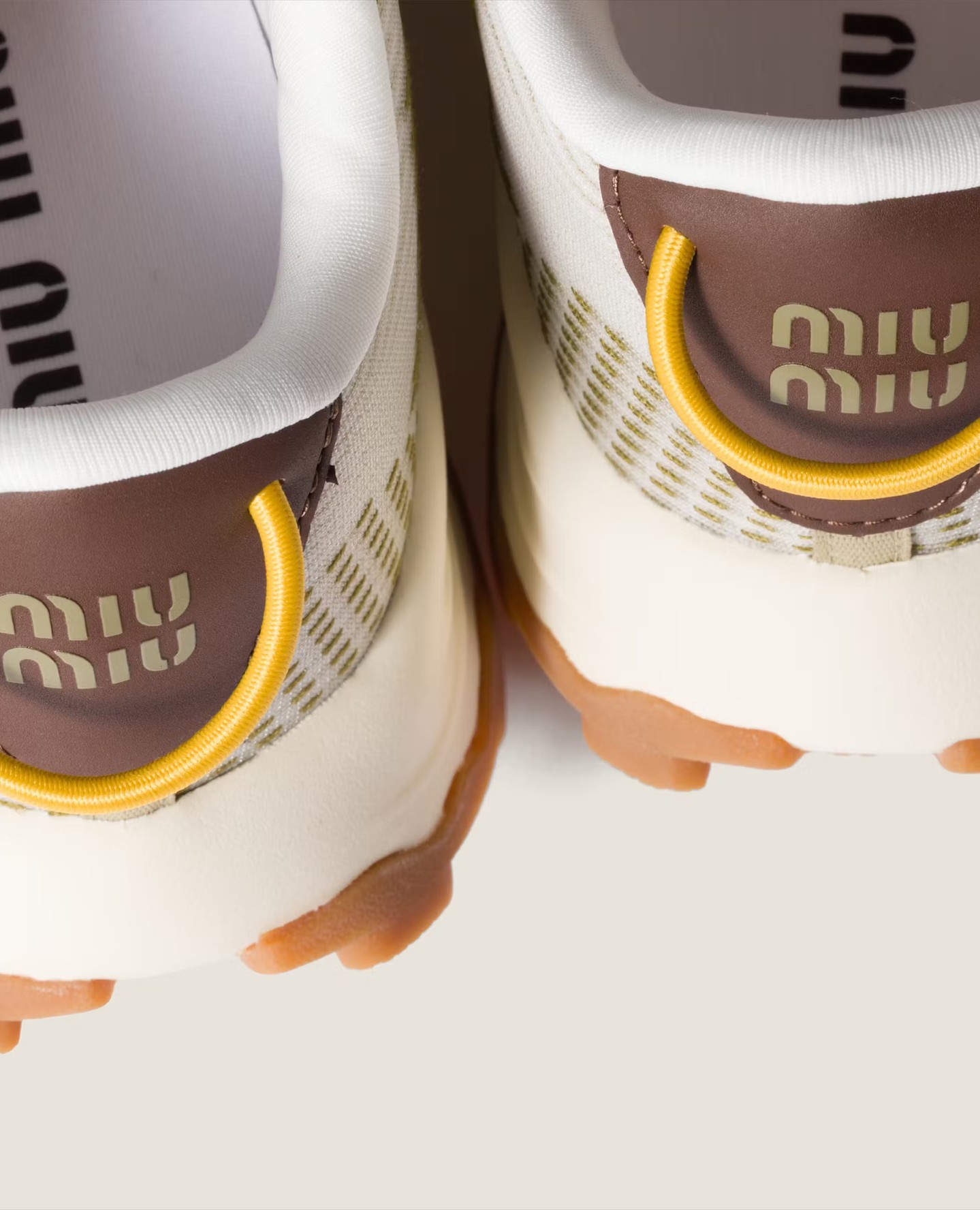 highsnobietysneakers 1748973655 3646977617262709899 5411195201 Ovaj modni twist nismo očekivali, a u pitanju su nove Miu Miu patike u HOKA stilu