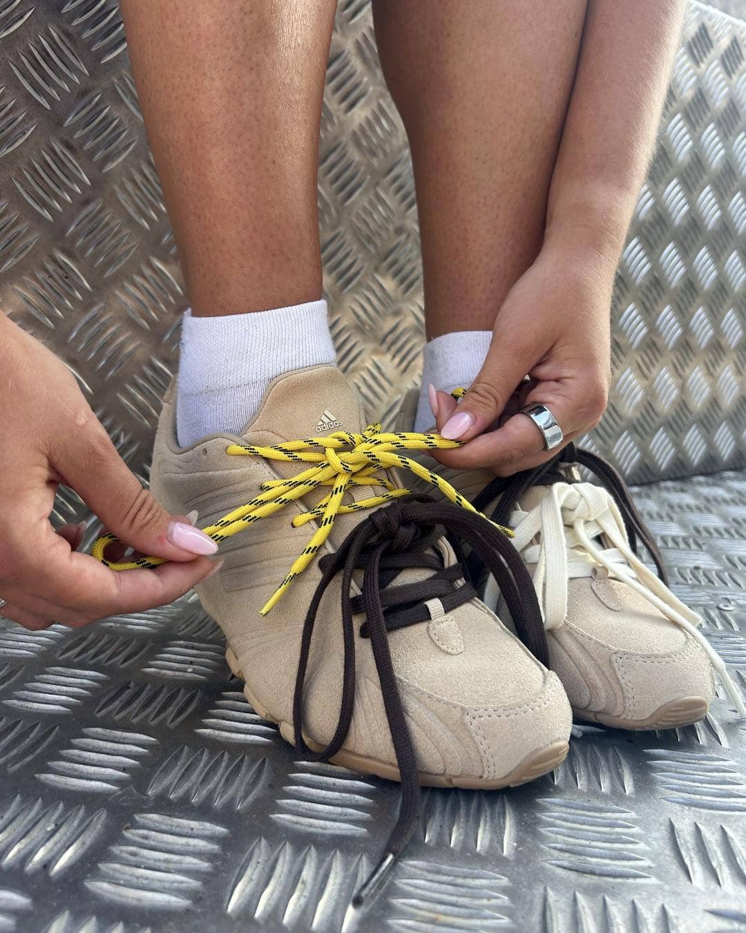 Adidas predstavio redizajnirane patike iz 2000 ih koje mnogi porede sa Miu Miu modelom nclgallery 1751136324 3665119585326874980 2016356675 min Adidas predstavio redizajnirane patike iz 2000 ih koje mnogi porede sa Miu Miu modelom