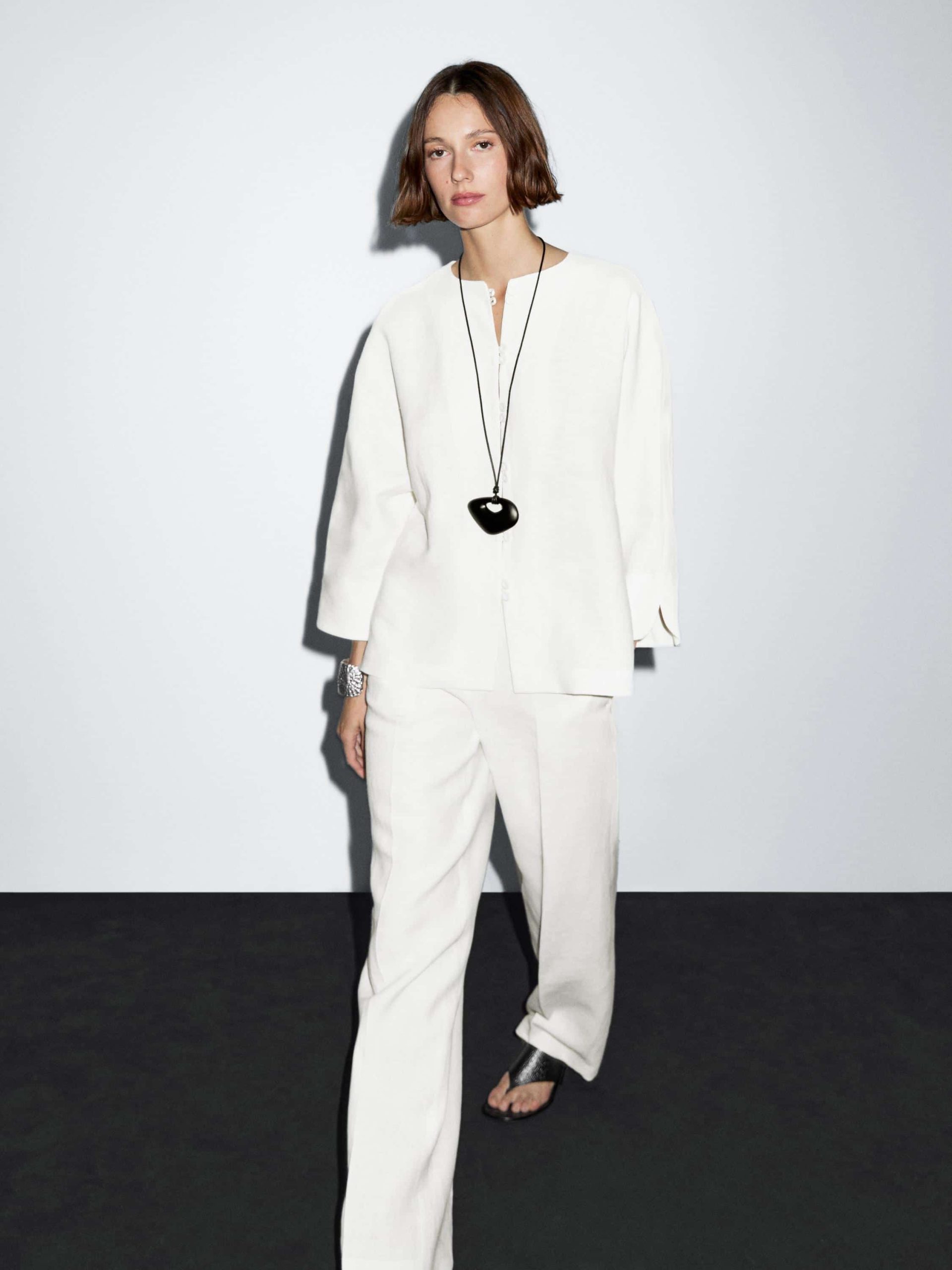 05059673251 o6 min scaled Lanene pantalone su obavezan letnji komad, a ovo su istaknuti modeli sezone