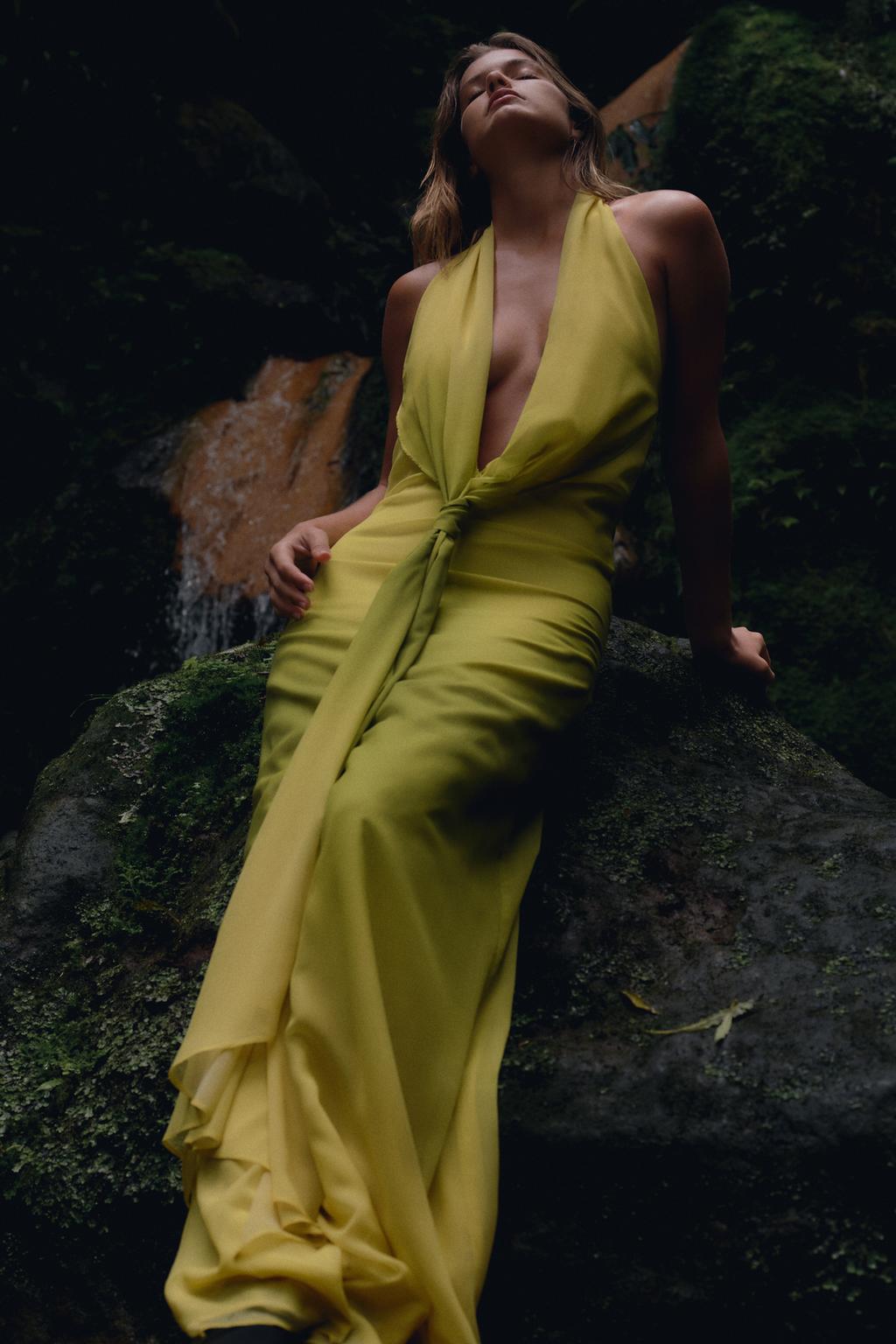 08030363120 a1 Haljine sa američkim izrezom su letnji trend, a ovo su istaknuti modeli iz domaće ponude