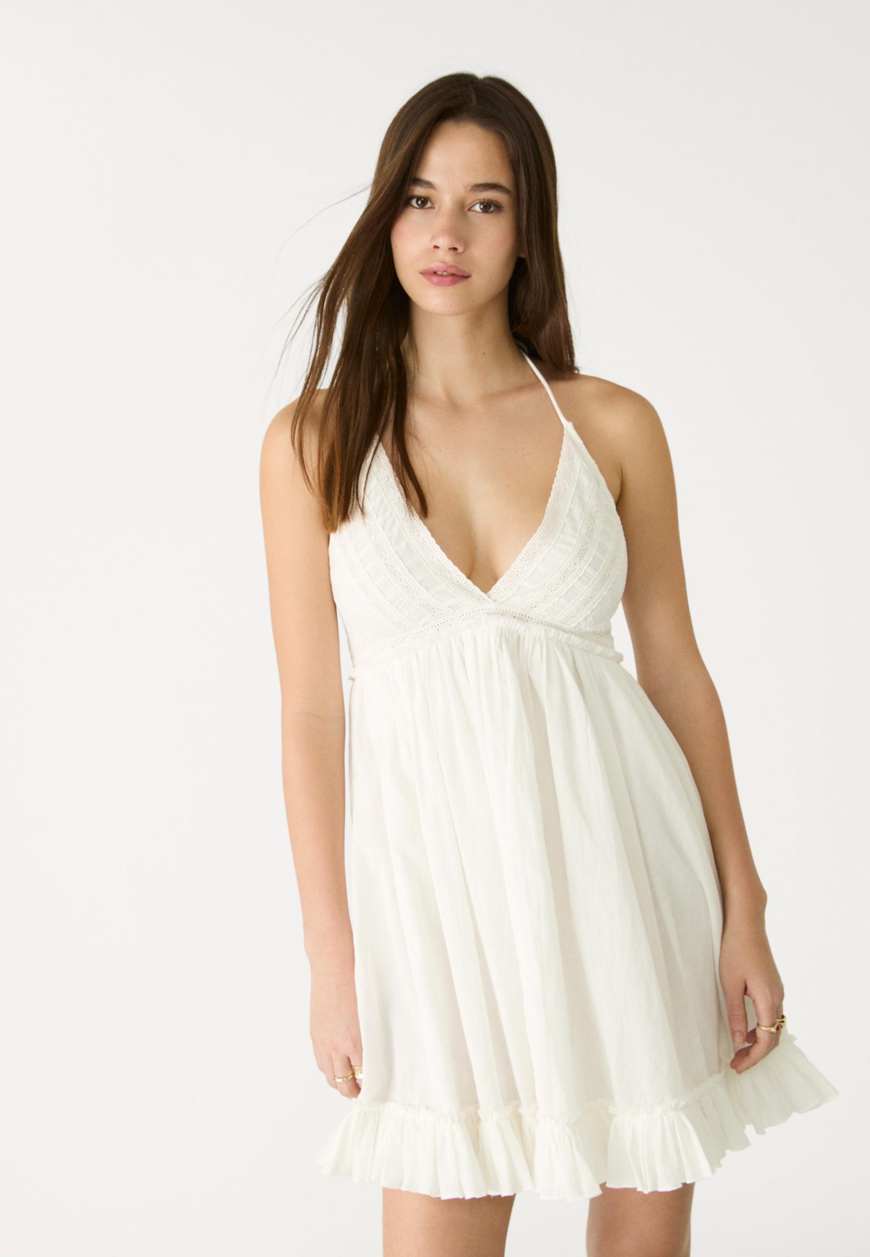 08182200003 a15 1 scaled Haljine sa američkim izrezom su letnji trend, a ovo su istaknuti modeli iz domaće ponude