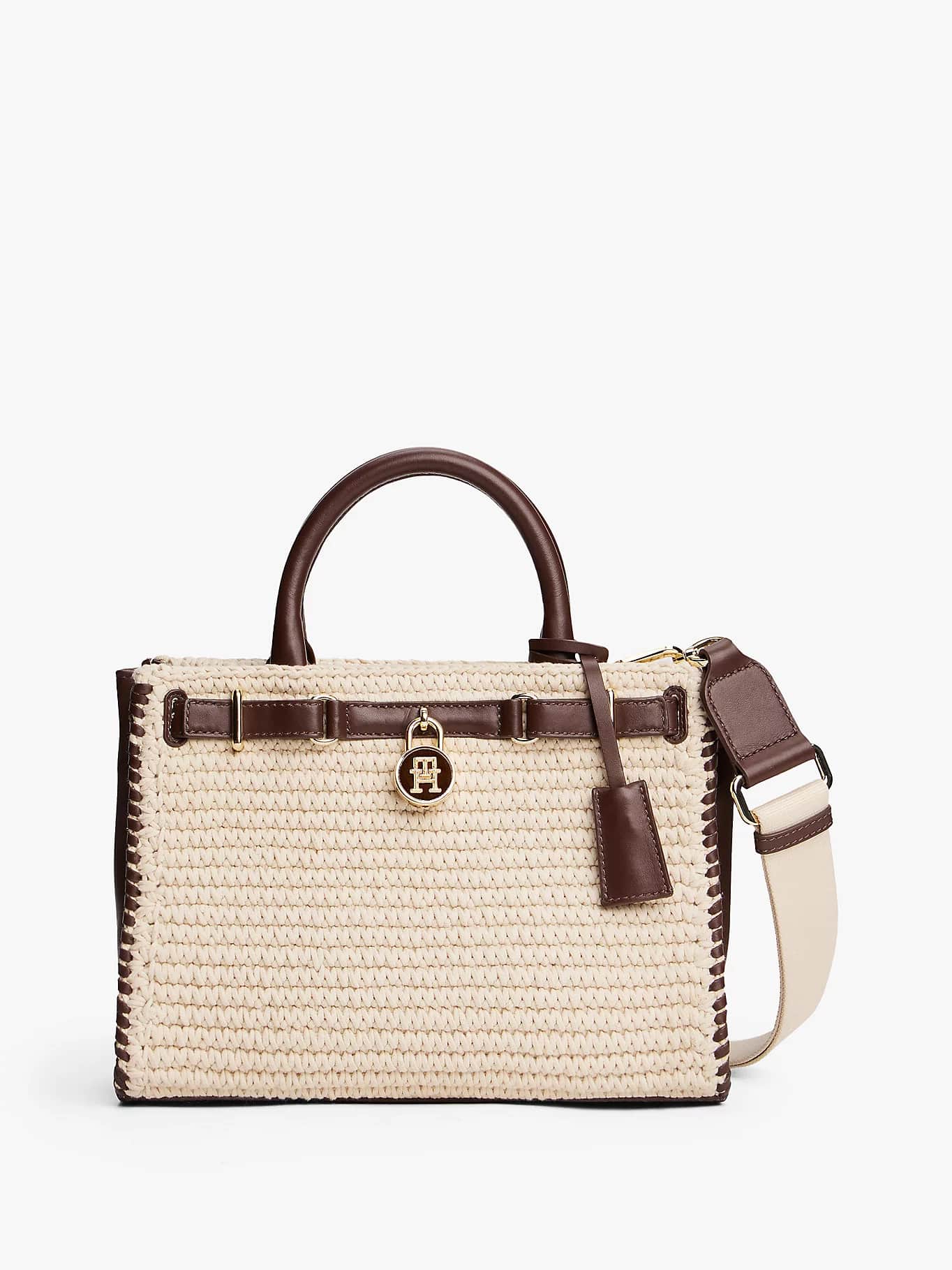 U fokusu: 6 trendova torbi koji će obeležiti letnji stil AW0AW17636 0HD main min U fokusu: 6 trendova torbi koji će obeležiti letnji stil