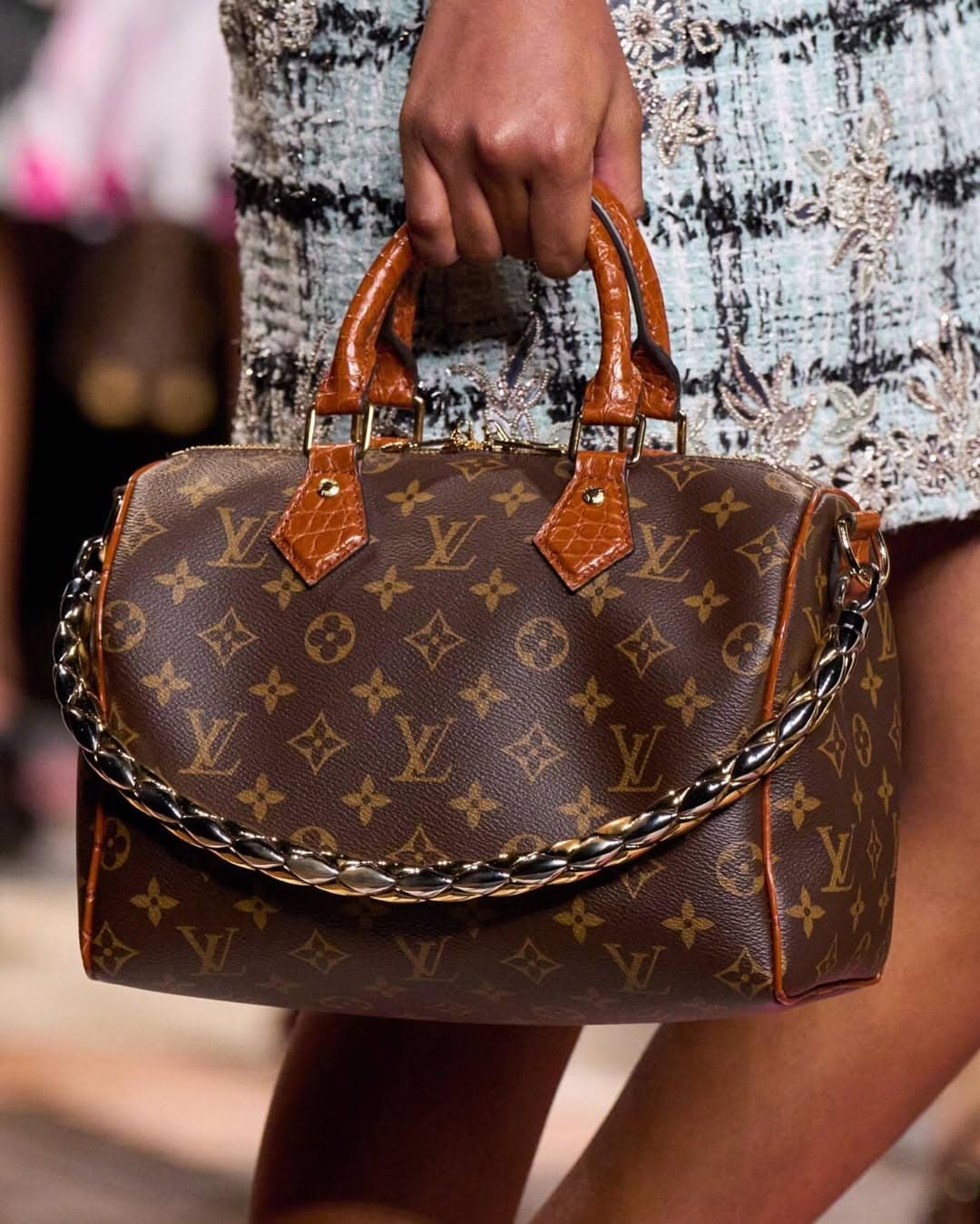 U fokusu: 6 trendova torbi koji će obeležiti letnji stil SnapInsta.to 476219641 18458419756068037 4687887423455204545 n min U fokusu: 6 trendova torbi koji će obeležiti letnji stil