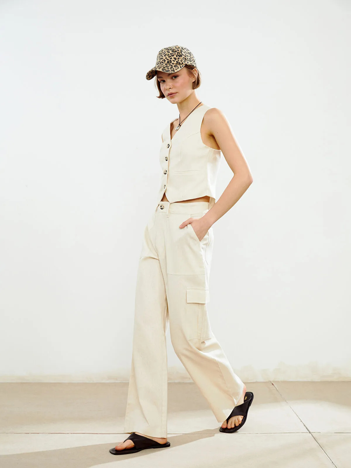 l 20251 s53027z8 dee 82 59 89 175 5 1 Lanene pantalone su obavezan letnji komad, a ovo su istaknuti modeli sezone