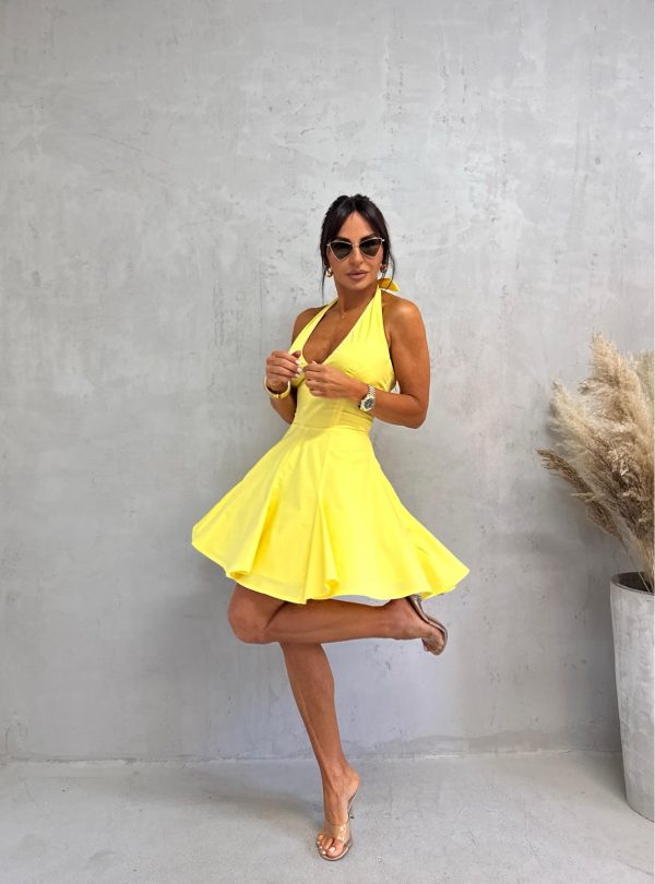 unnamed 3 12 600x810 1 Haljine sa američkim izrezom su letnji trend, a ovo su istaknuti modeli iz domaće ponude