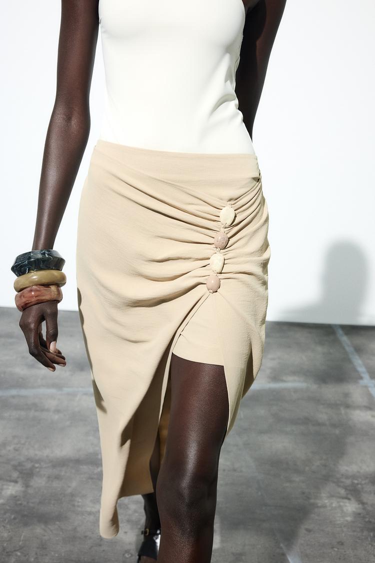 Trend wrap suknje nastavlja se i na jesen, a mi biramo komade iz domaće ponude 01971057711 a3 Trend wrap suknje nastavlja se i na jesen, a mi biramo komade iz domaće ponude