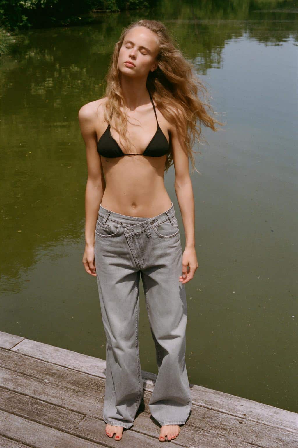 05575036811 p min FYI: Ove jeseni sive farmerke zamenjuju plavi teksas