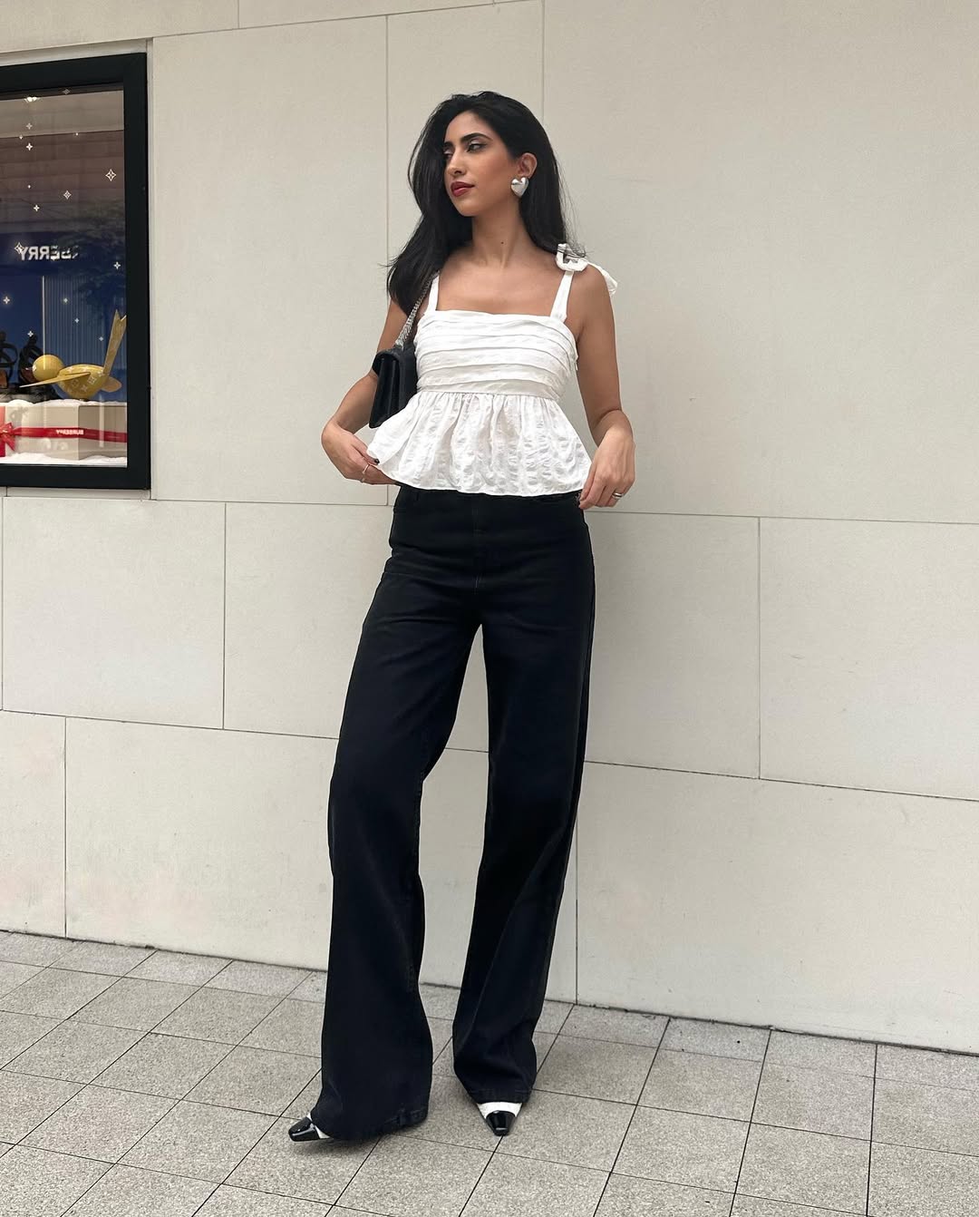 SnapInsta.to 411376970 18396953443065180 8677513765780732877 n Retro mikro trendovi za 2025 koji su viralni: Od bandage haljina do saronga