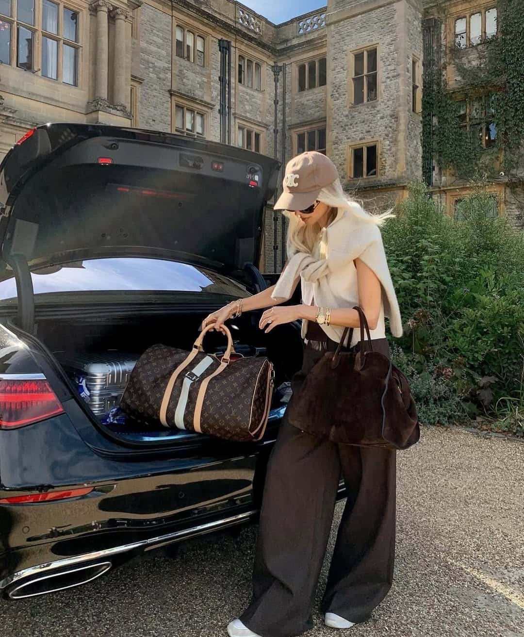 Da li je luksuzni prtljag danas simbol iskustvenog luksuza? SnapInsta.to 460331890 539446425287808 108877123895113518 n min Da li je luksuzni prtljag danas simbol iskustvenog luksuza?