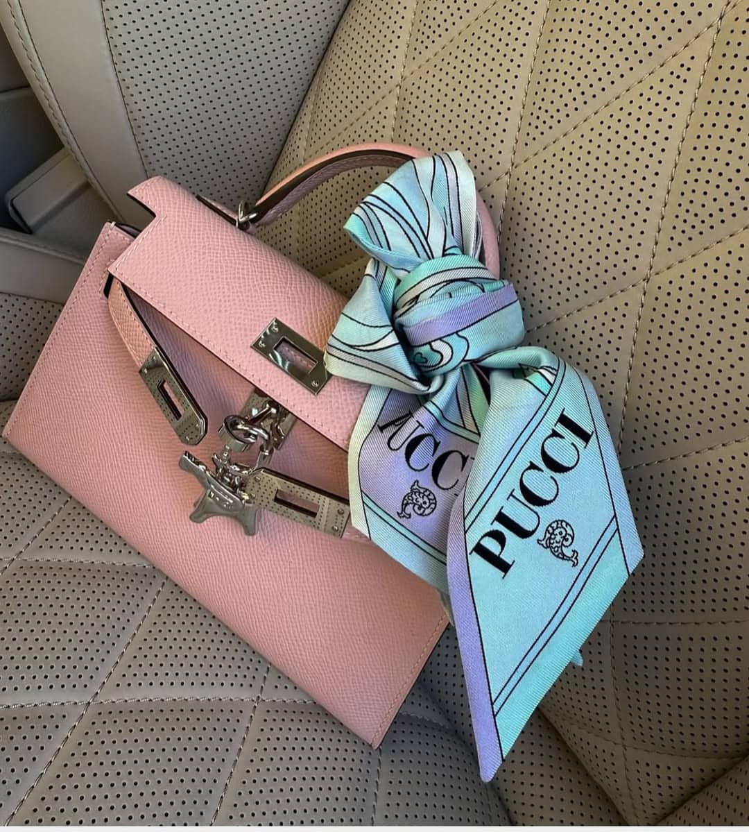 SnapInsta.to 503557910 18510159043034089 3398424244011123175 n min Pucci Girl estetika je viralna, a evo kako da rekreirate ovaj trend