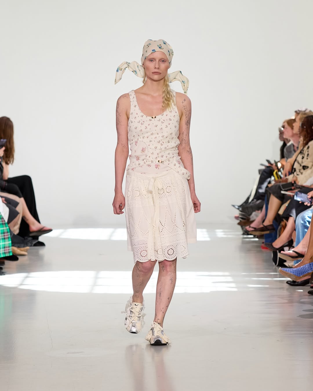 SnapInsta.to 527990058 18522015688039919 2215812724690240607 n Najzapaženiji modni trendovi na Copenhagen Fashion Week u za SS26