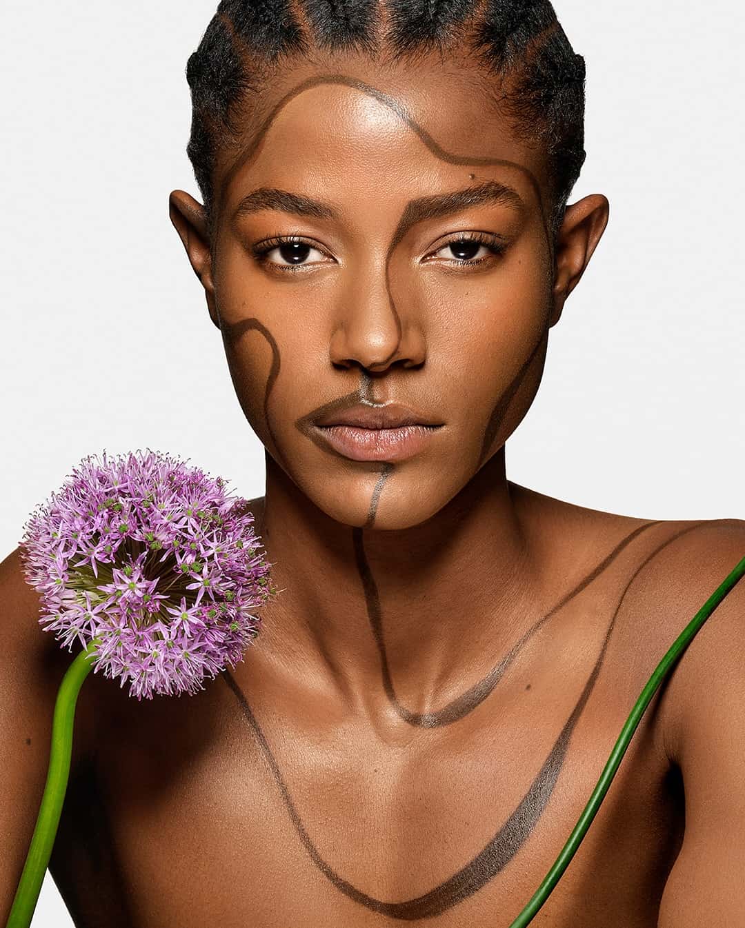 SnapInsta.to 530653436 18285436585259895 7882413955703835893 n min Haus Labs by Lady Gaga ima makeup novitet za konturisanje, a ovo su detalji