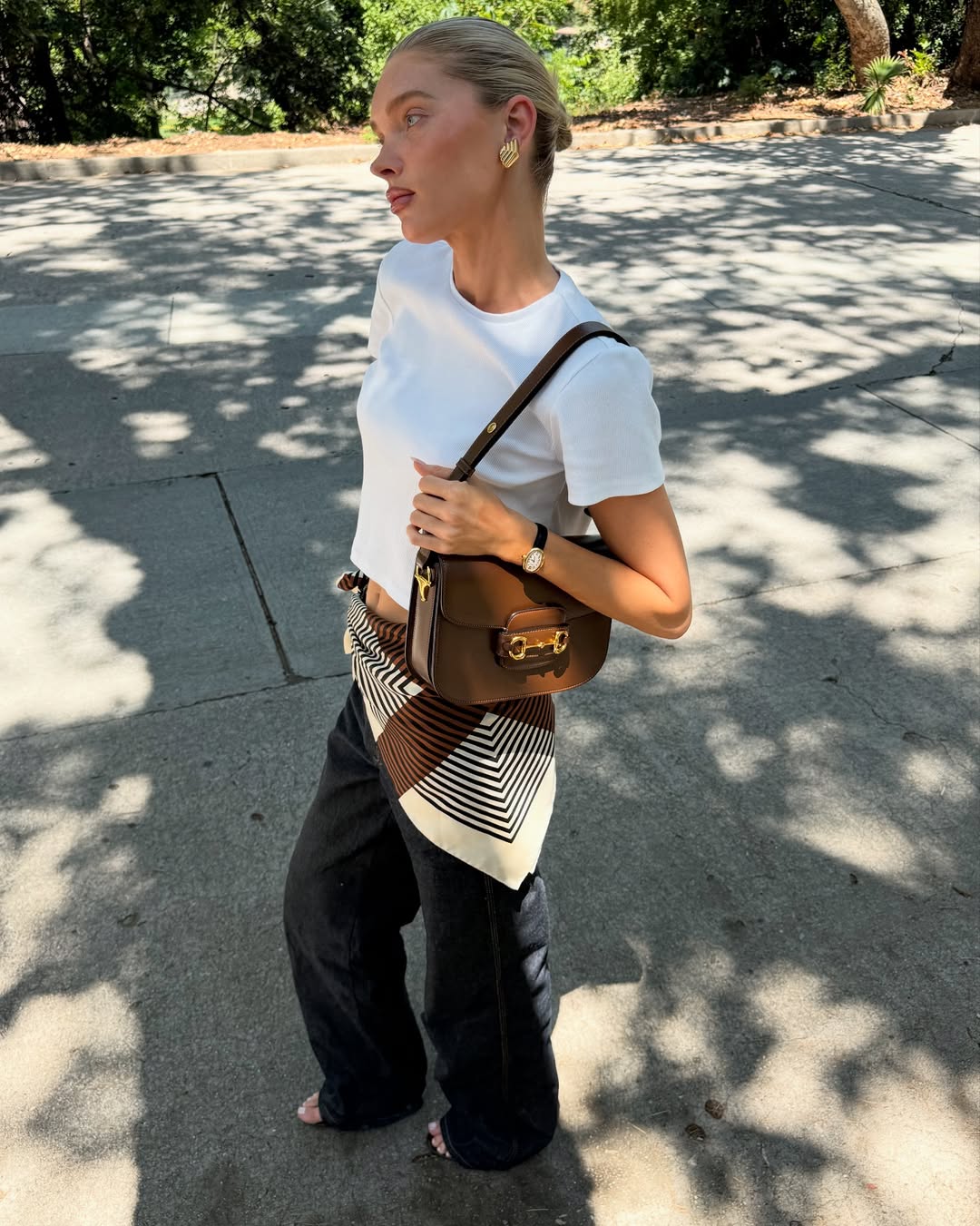 snapins ai 3659276693872685449 min Scarf Belting: Letnji trend odobren od strane IT devojaka