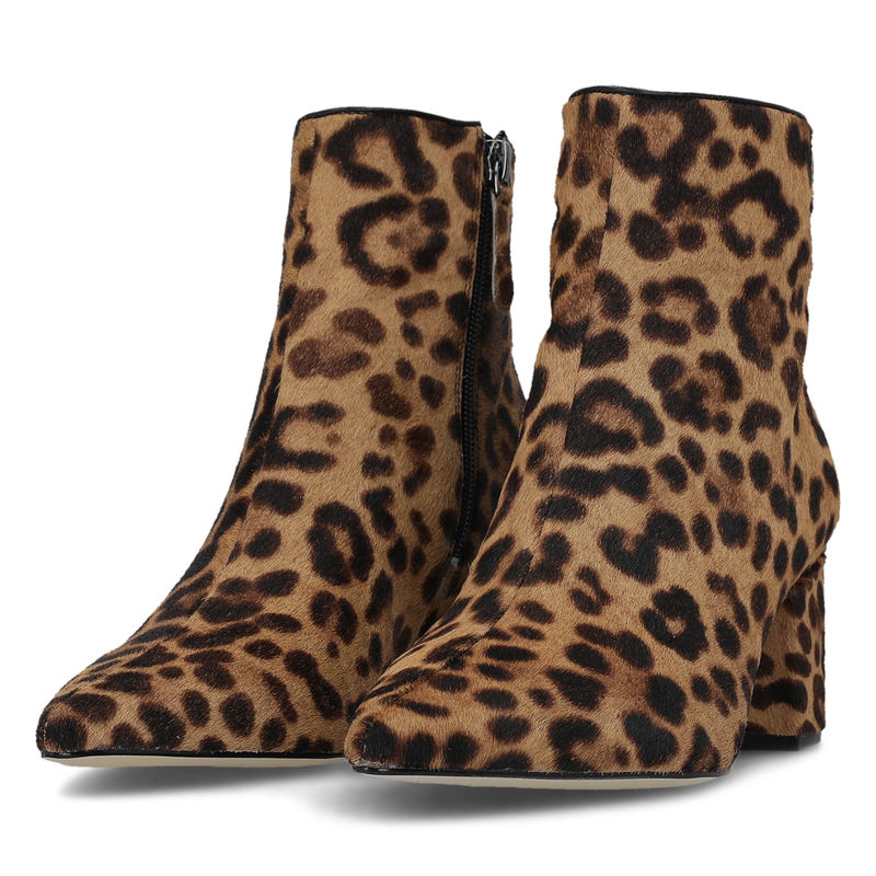 U fokusu: Trendovi obuće za jesen 2025. zenske cizme guess zadien stivaletto bootie FL8ZANLEP LEOPA 3 U fokusu: Trendovi obuće za jesen 2025.