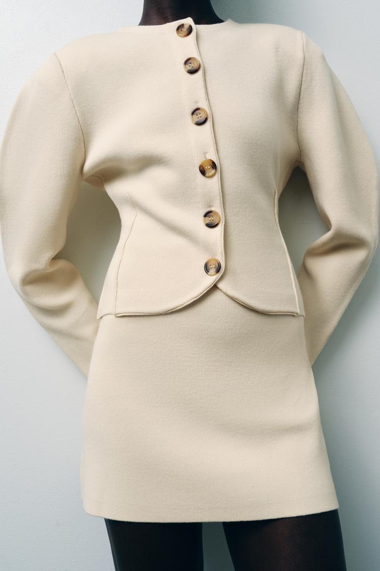 05536107450 a3 Sako i suknja više nisu rezervisani samo za kancelariju: Donosimo setove iz domaće ponude