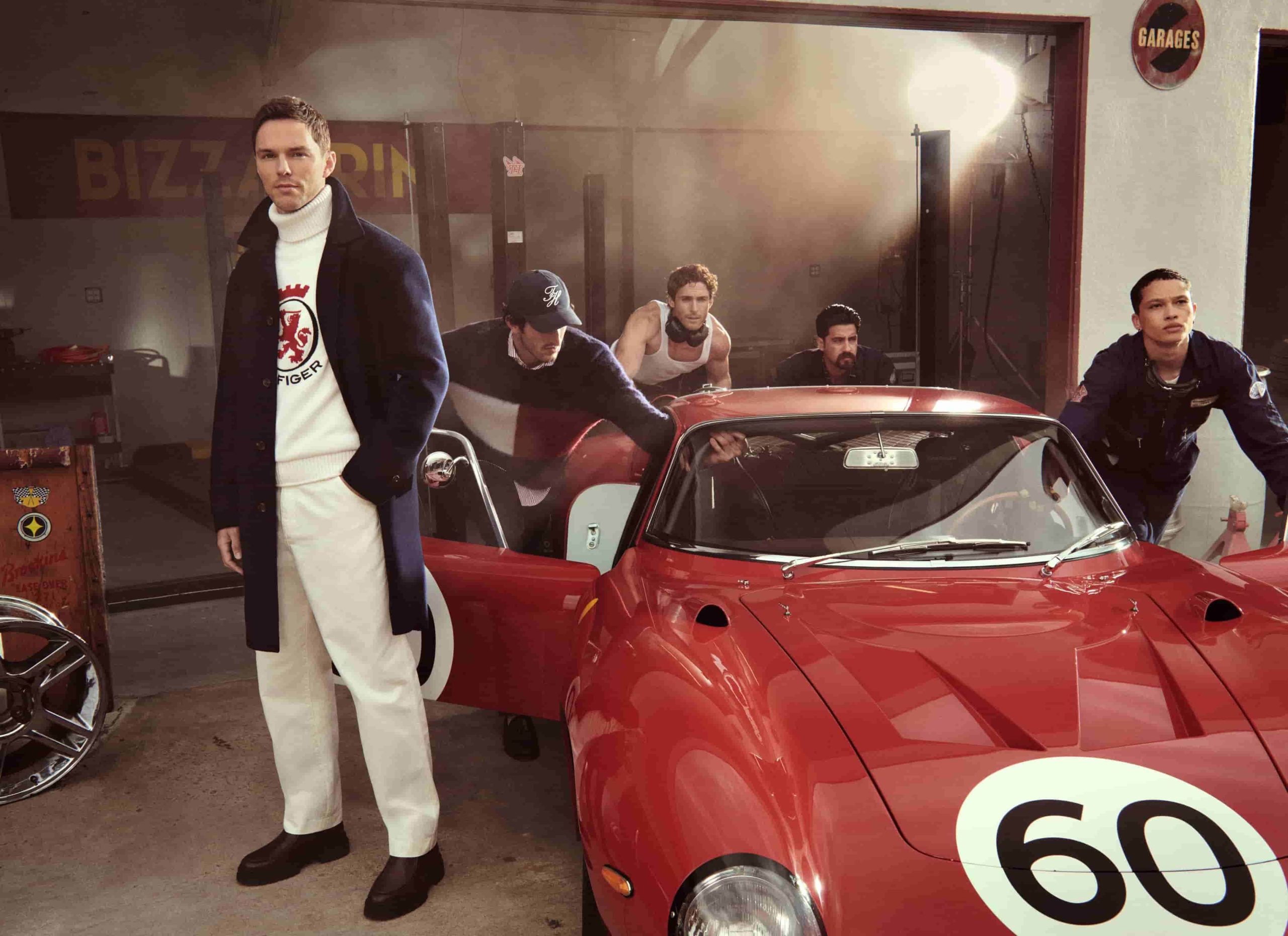 1 8 min scaled Nova Tommy Hilfiger kampanja sa Klaudijom Šifer spaja preppy i motosport estetiku