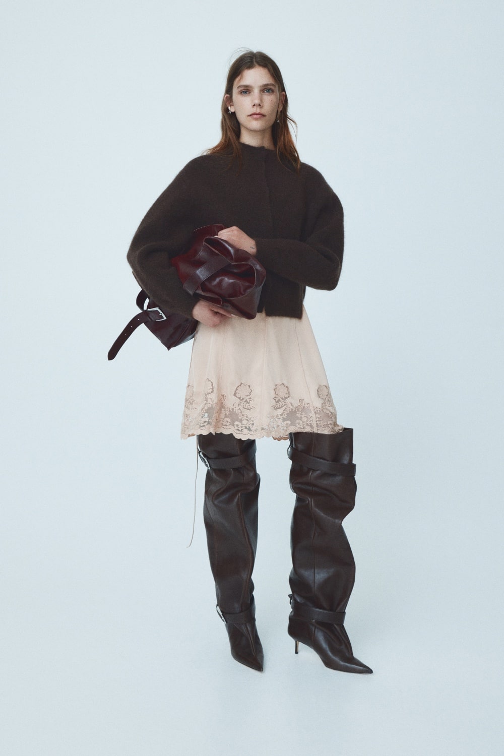 H&M Studio AW25 kolekcija je inspirisana brutalističkom estetikom 1302161001 202502 LB 0578 2 min H&M Studio AW25 kolekcija je inspirisana brutalističkom estetikom