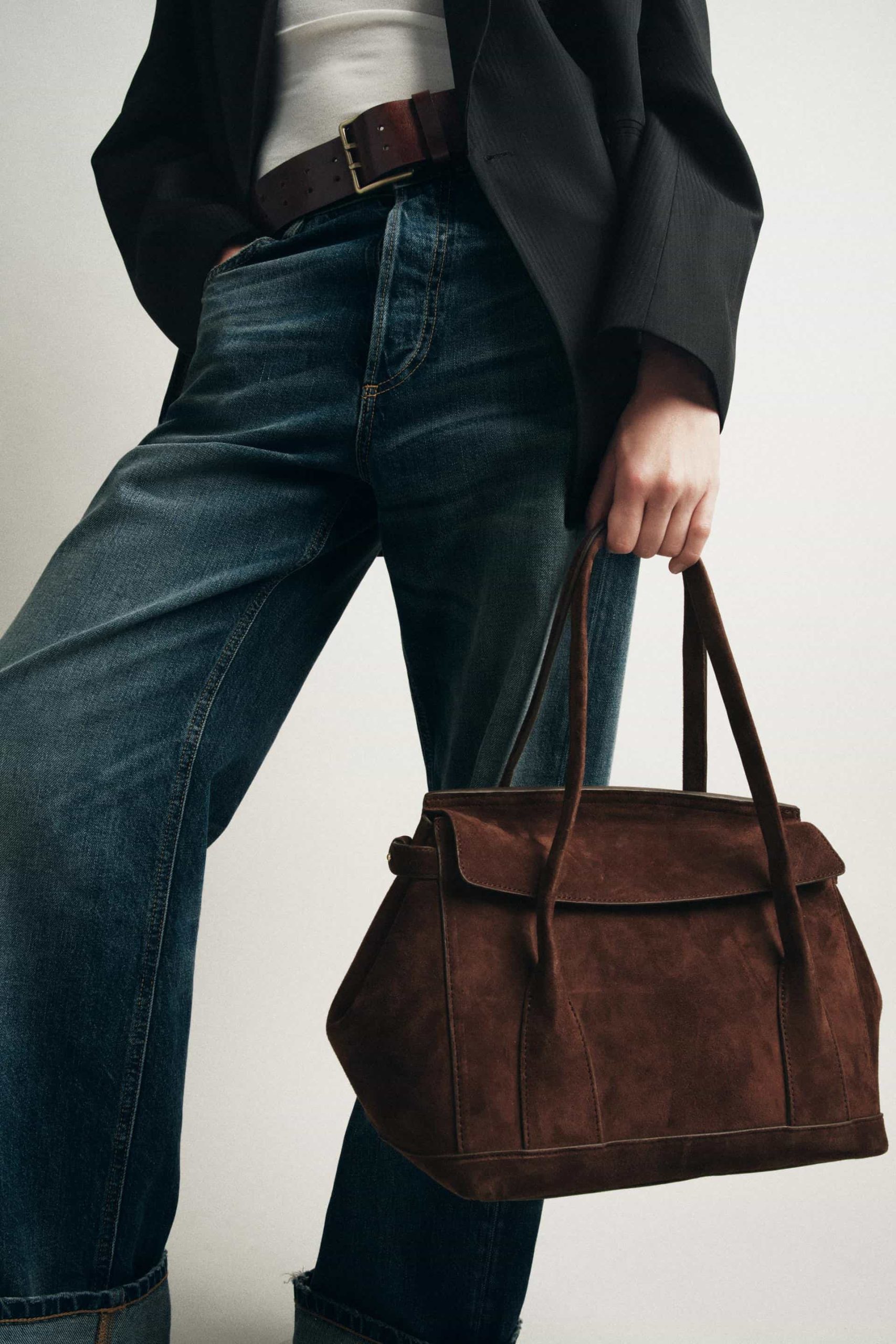 16069510700 a1 min scaled Zara je izbacila torbe od brušene kože koje će obeležiti jesen