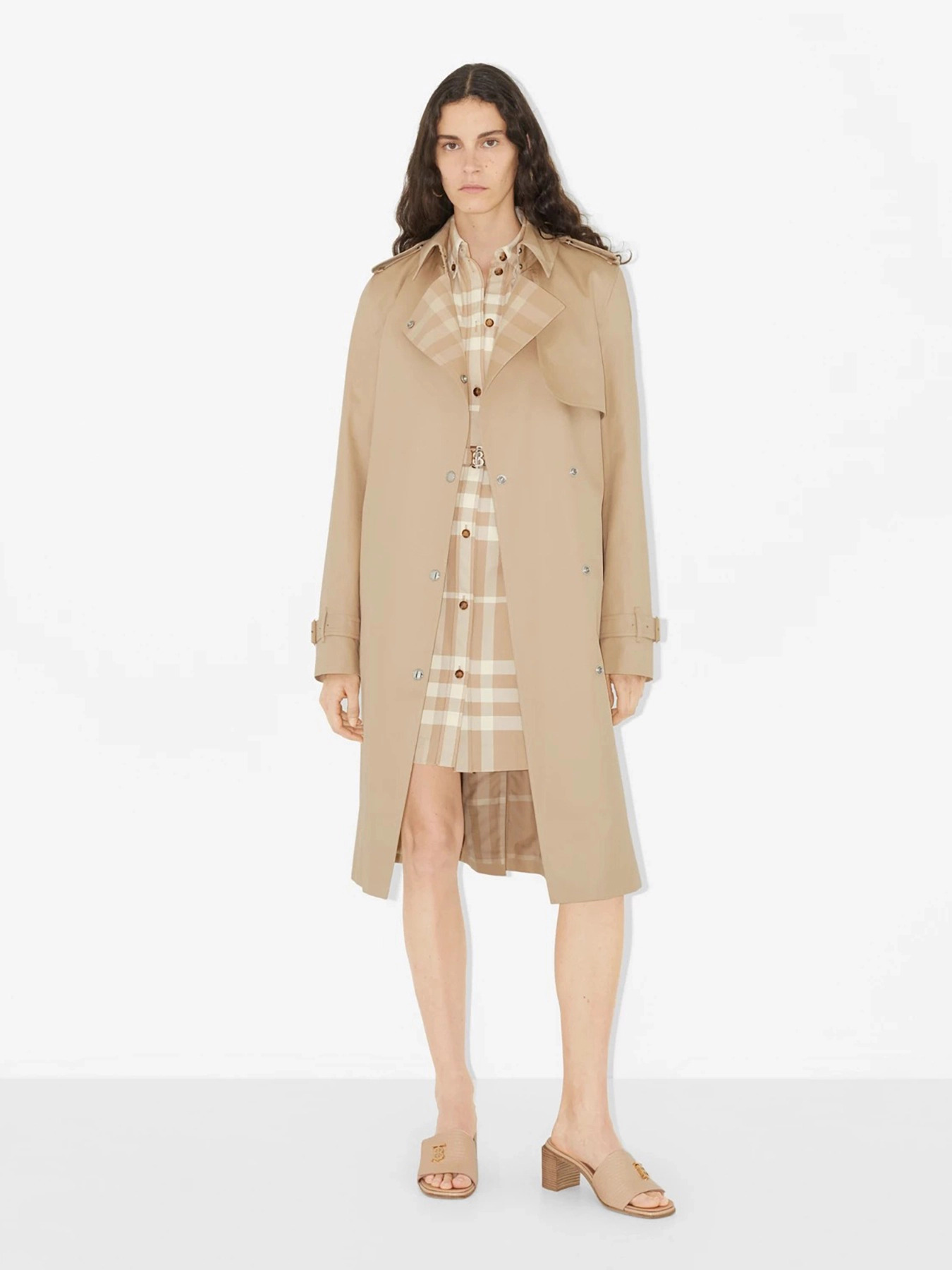 8065802 A7405 1 Najbolji modeli jesenjih mantila 2025: Od cropped do kožnih modela